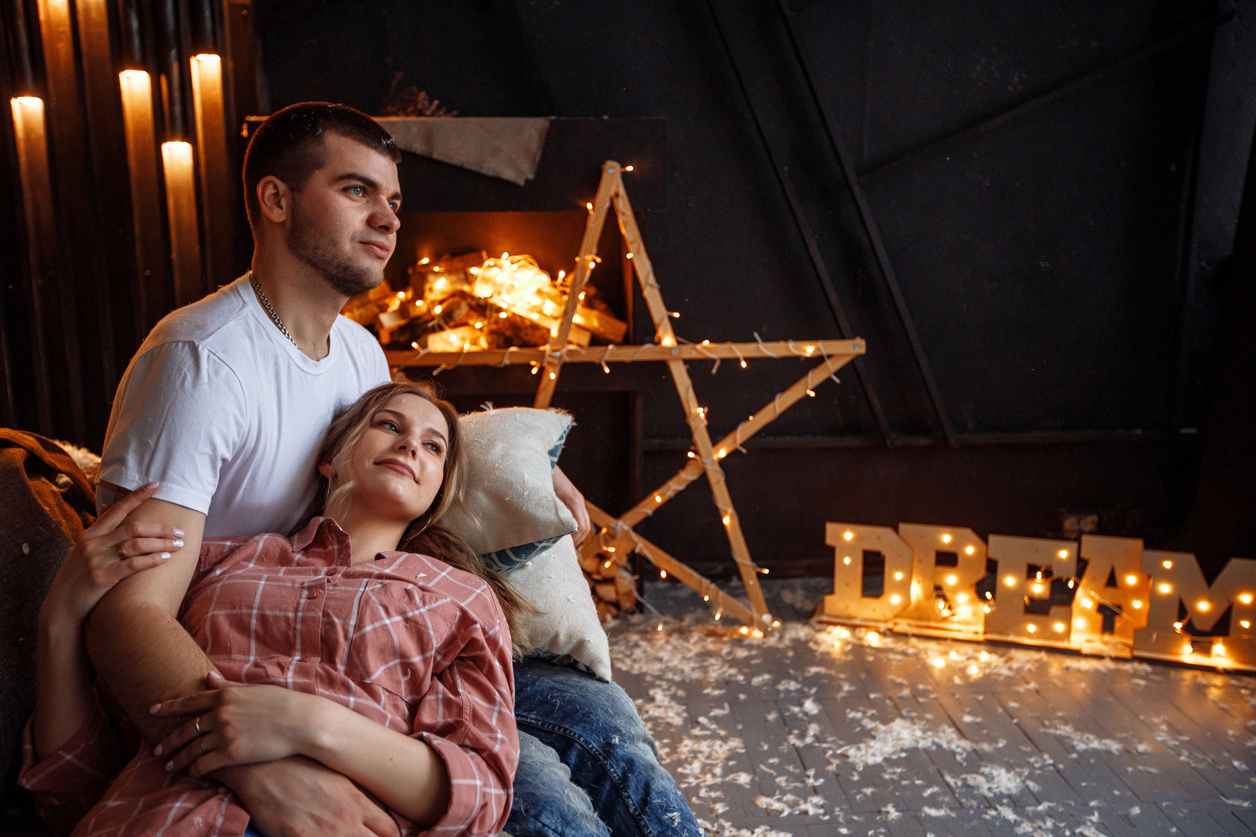 Андрей & Екатерина фотосессия в перьях. Свадебный и семейный фотограф в Твери, Москве, Санкт-Петербурге