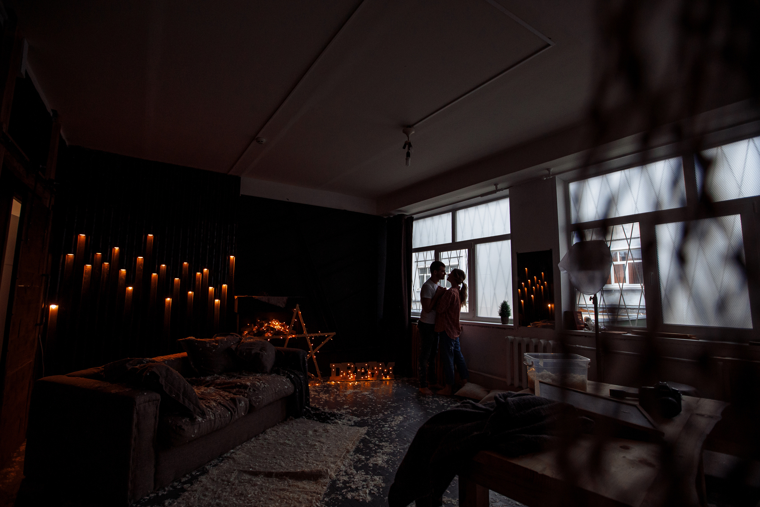 Андрей & Екатерина фотосессия в перьях. Свадебный и семейный фотограф в Твери, Москве, Санкт-Петербурге