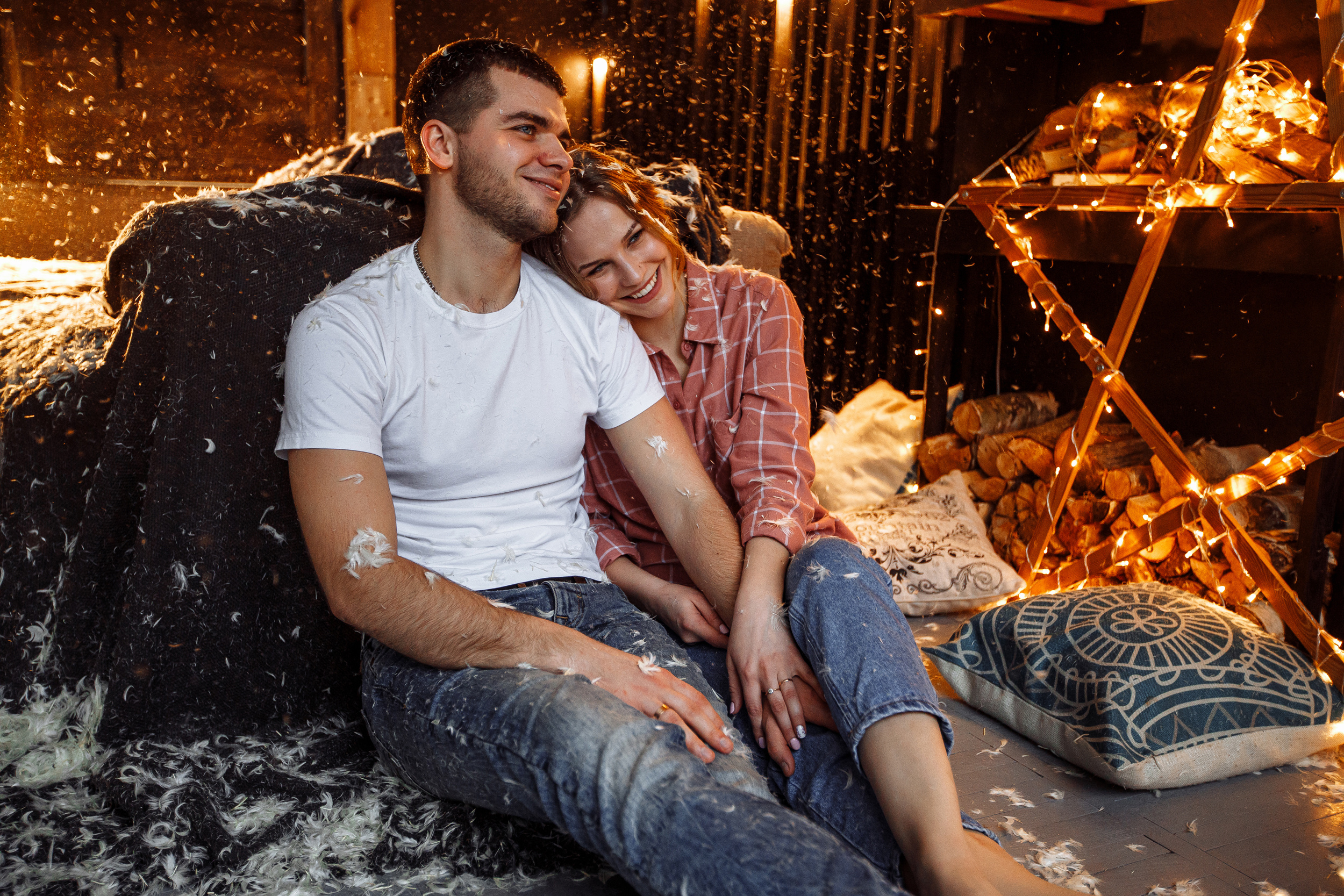 Андрей & Екатерина фотосессия в перьях. Свадебный и семейный фотограф в Твери, Москве, Санкт-Петербурге