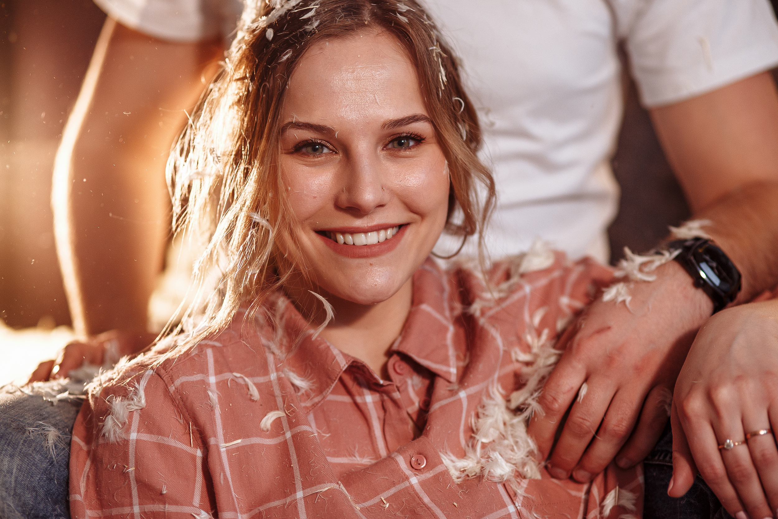 Андрей & Екатерина фотосессия в перьях. Свадебный и семейный фотограф в Твери, Москве, Санкт-Петербурге