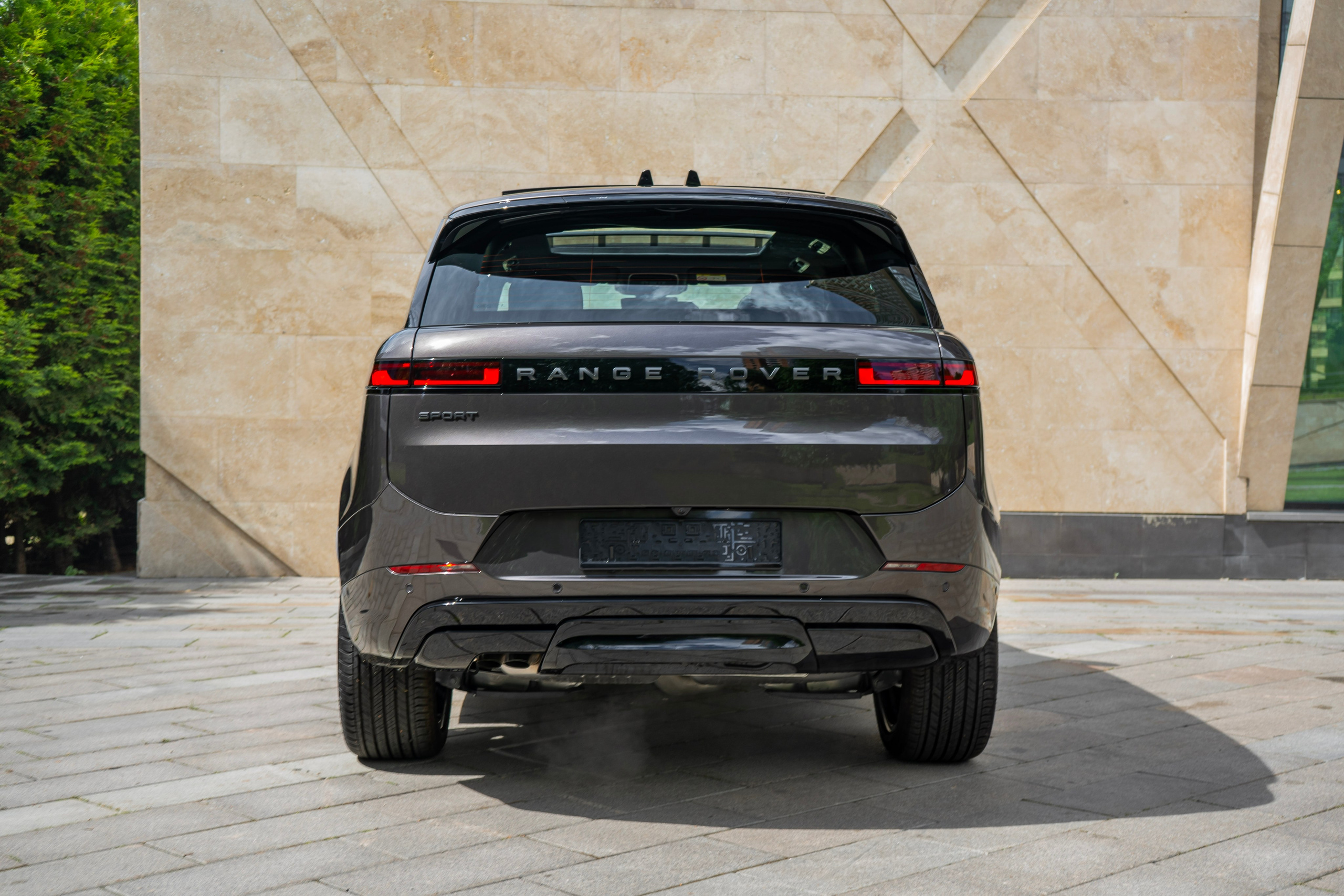 Range Rover Sport 2026. Автомобильный фотограф Ногинск Денис Городок