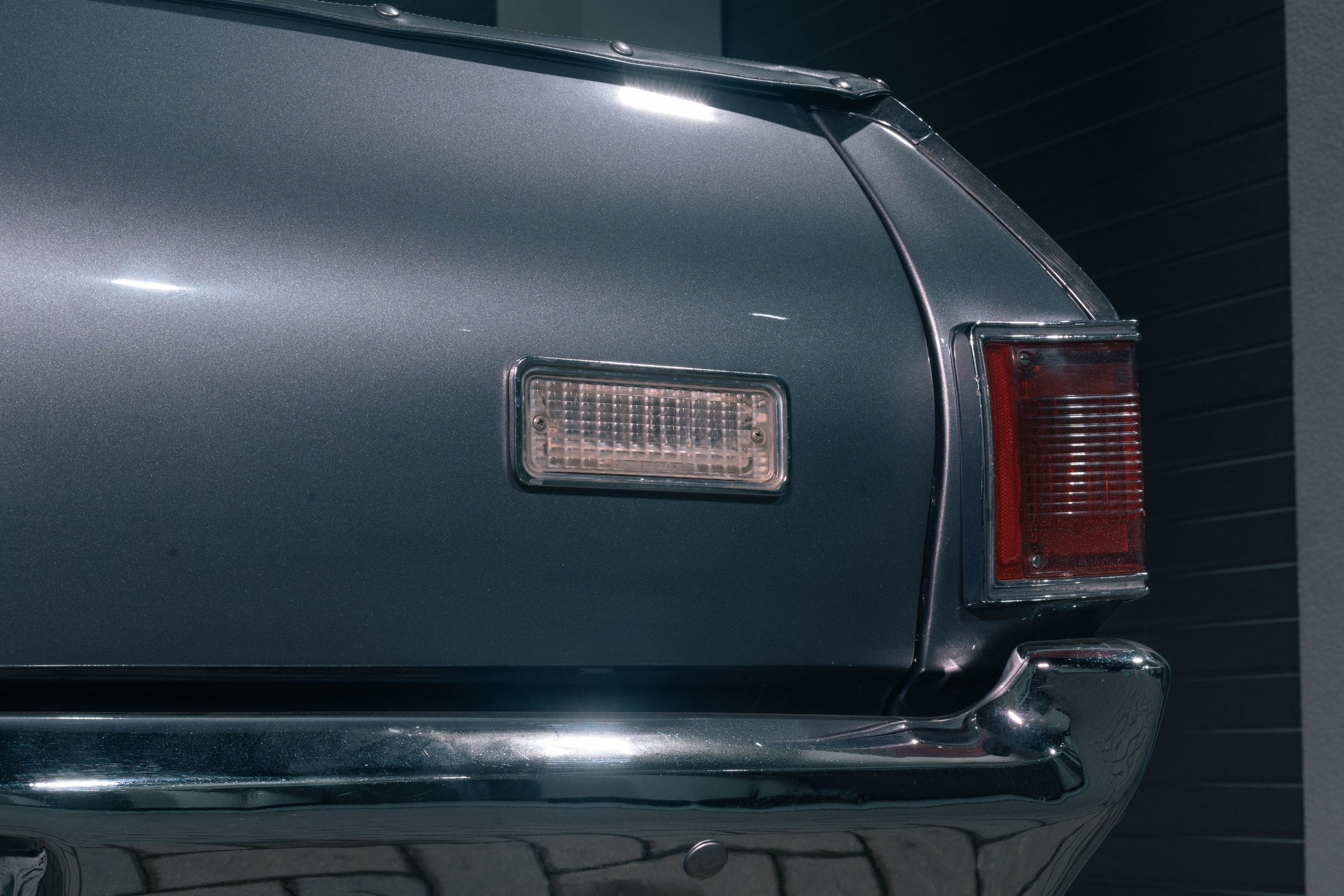 задний фонарь с красным поворотником 