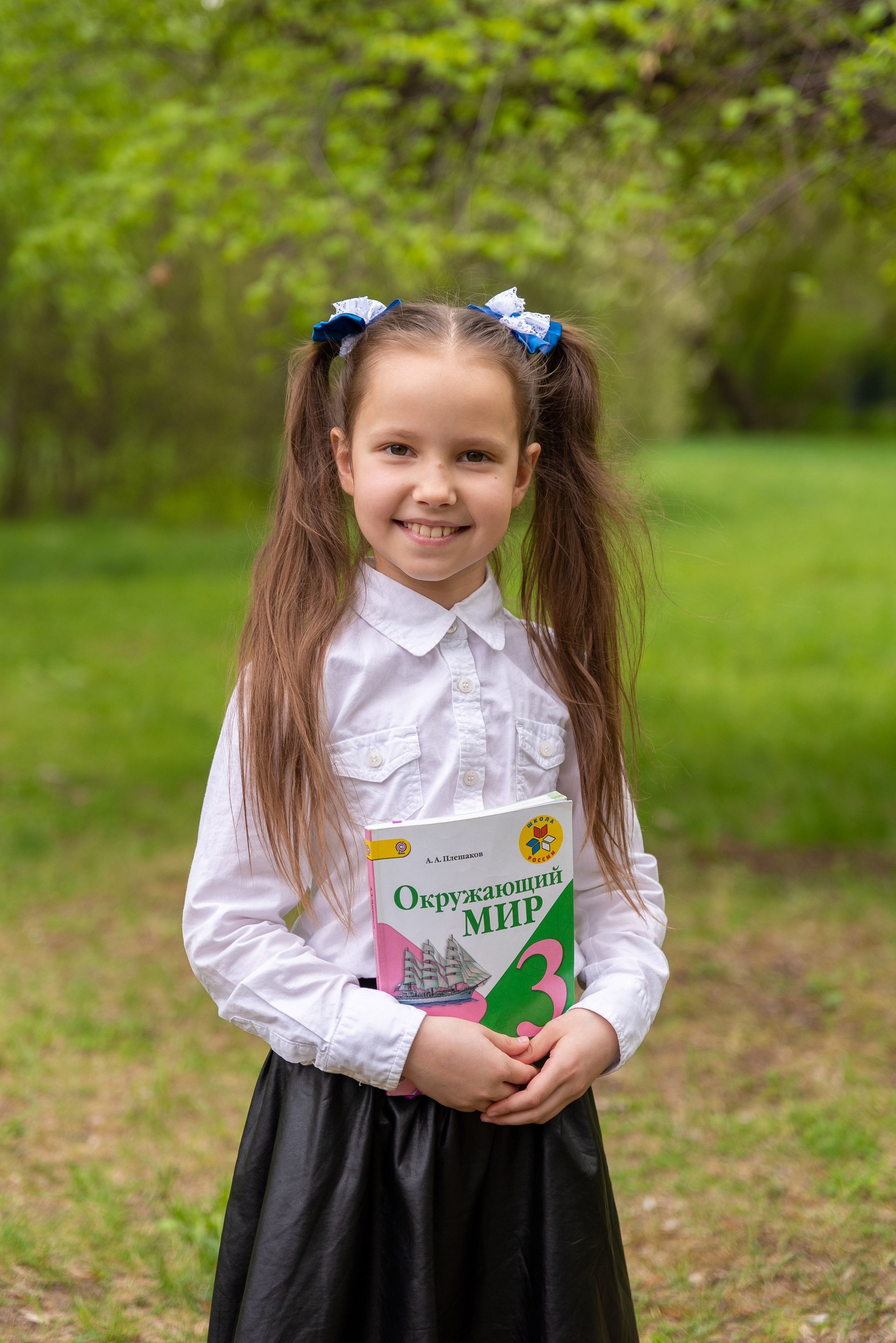 В школьном дворе, парке. Детский фотограф в Екатеринбурге и Берёзовском Евгений Кондаков