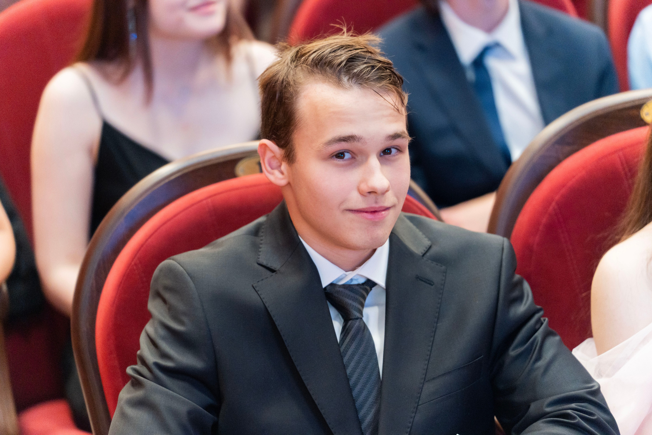 Выдача аттестатов 9 классы. Фотограф Юлия Попова