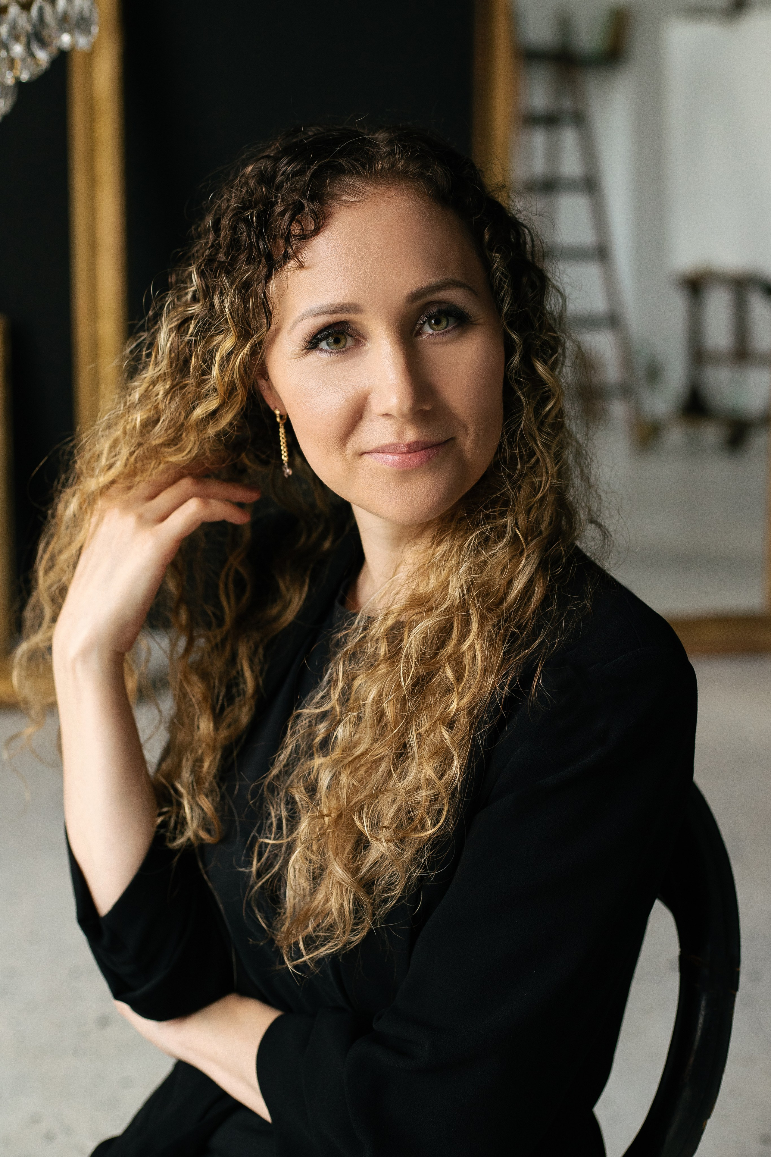 Семейная фотосессия взрослой дочки и мамы в студии. Фотограф в Санкт-Петербурге, Анна Скворцова