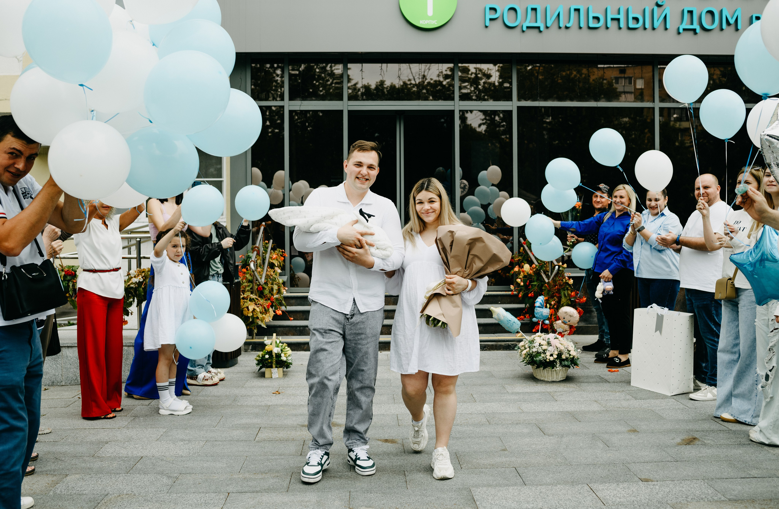 Выписка Дмитрия в ГКБ Ерамишанцева. Фотограф на выписку из роддома в Москве и МО