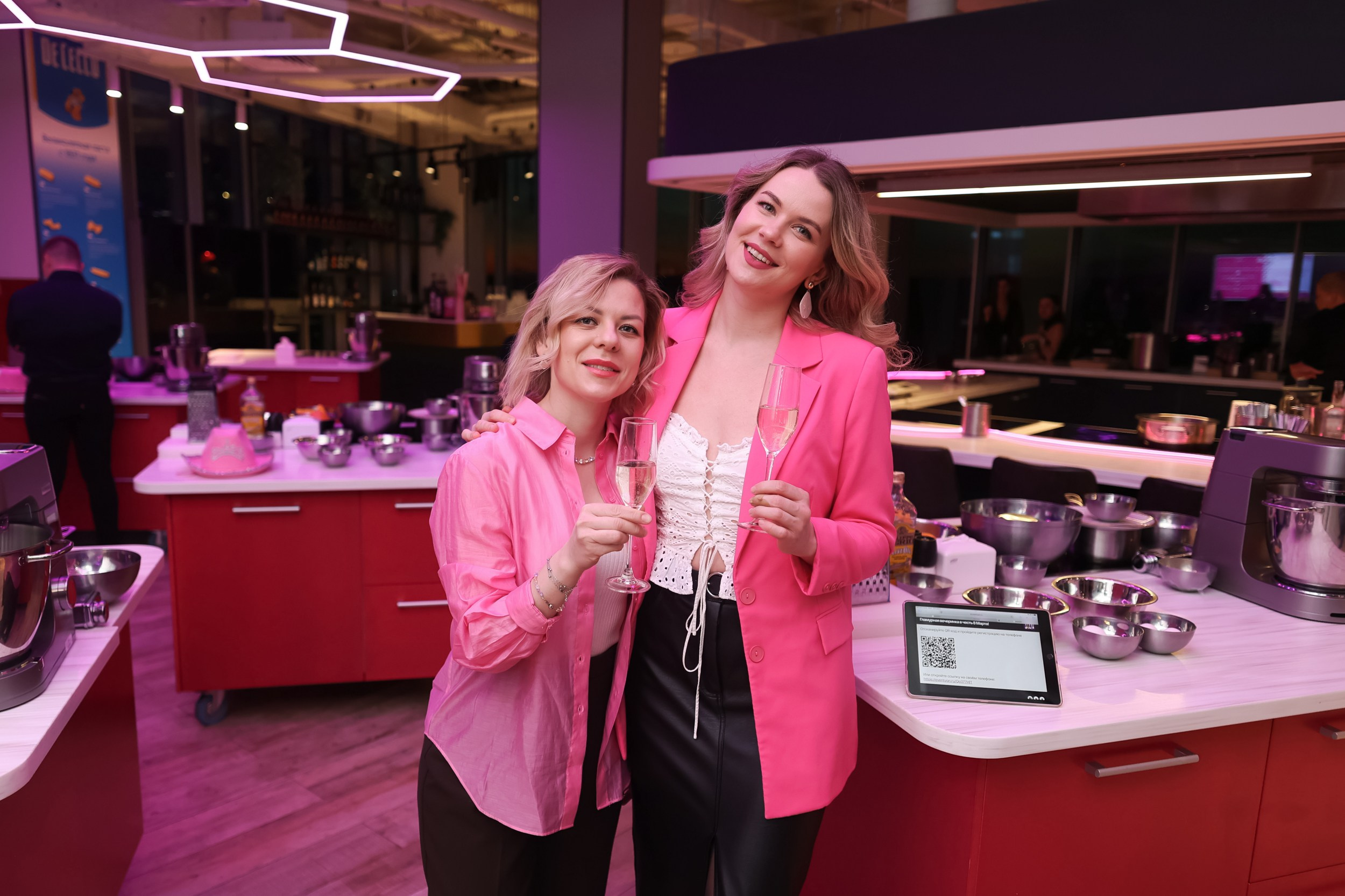 Вечеринка 8 марта в EventyOn. Репортажный фотограф видеограф в Москве Ольга Плаксина