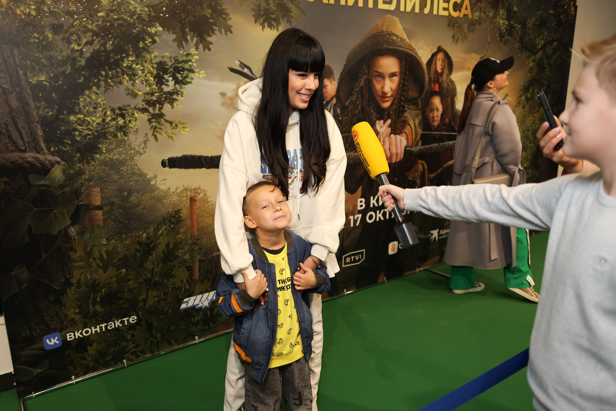 Школа «Останкино» на премьере Робин Гуд. Репортажный фотограф видеограф в Москве Ольга Плаксина