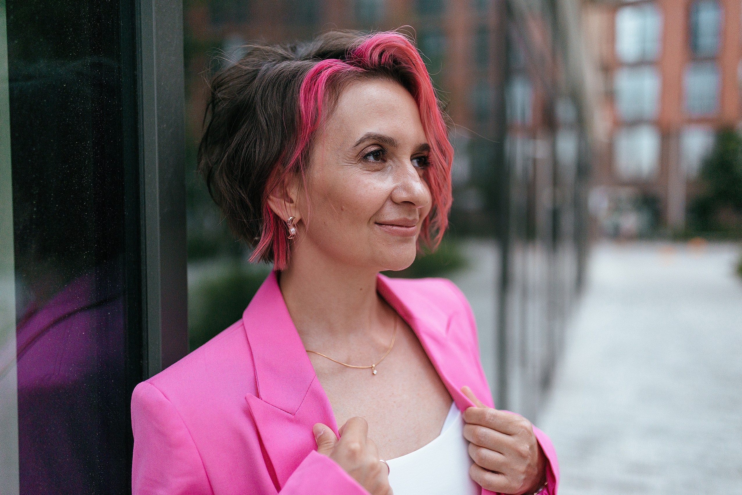 Уличная контент фотосессия для инстаграм дизайнера. Контент фотограф Дарья Едапина Новосибирск. Фотограф Дарья Едапина Новосибирск