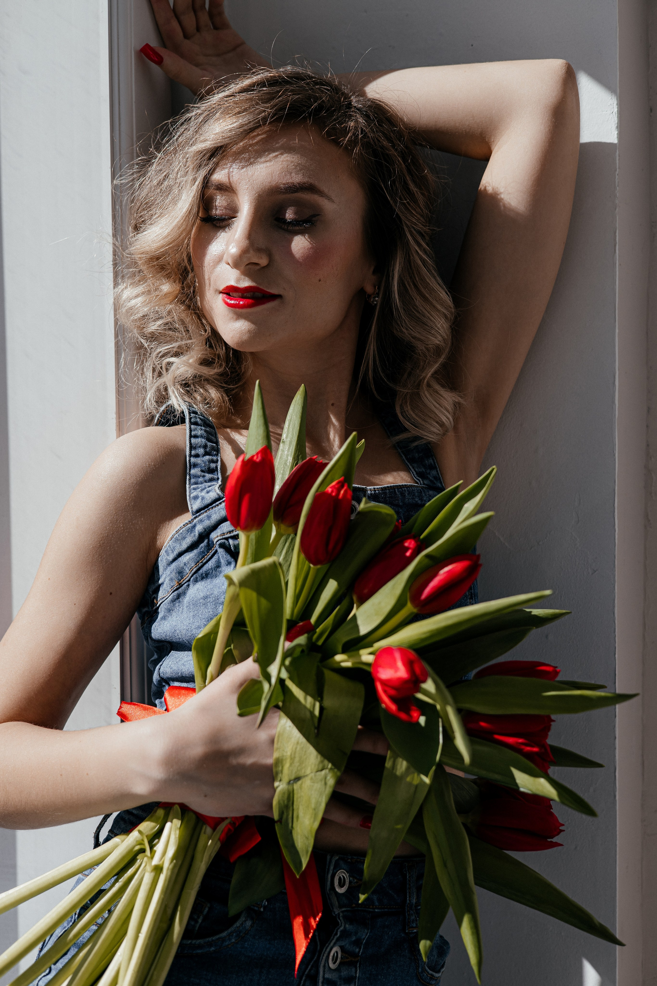 Анна. Красные тюльпаны