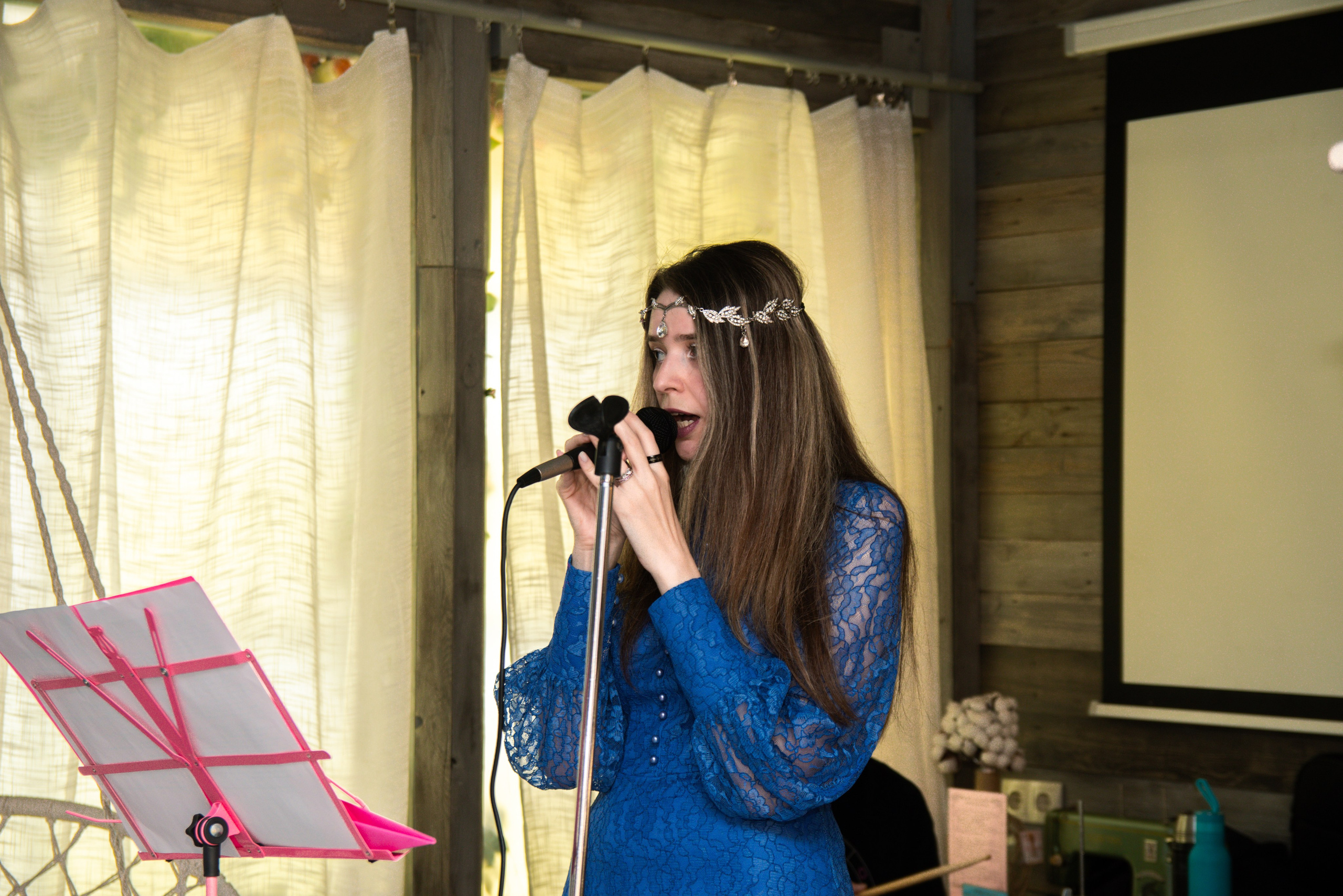 Творческий вечер автофикшн-книги Оли Черных «Абдоминально». Репортажный фотограф в Москве Legiodot