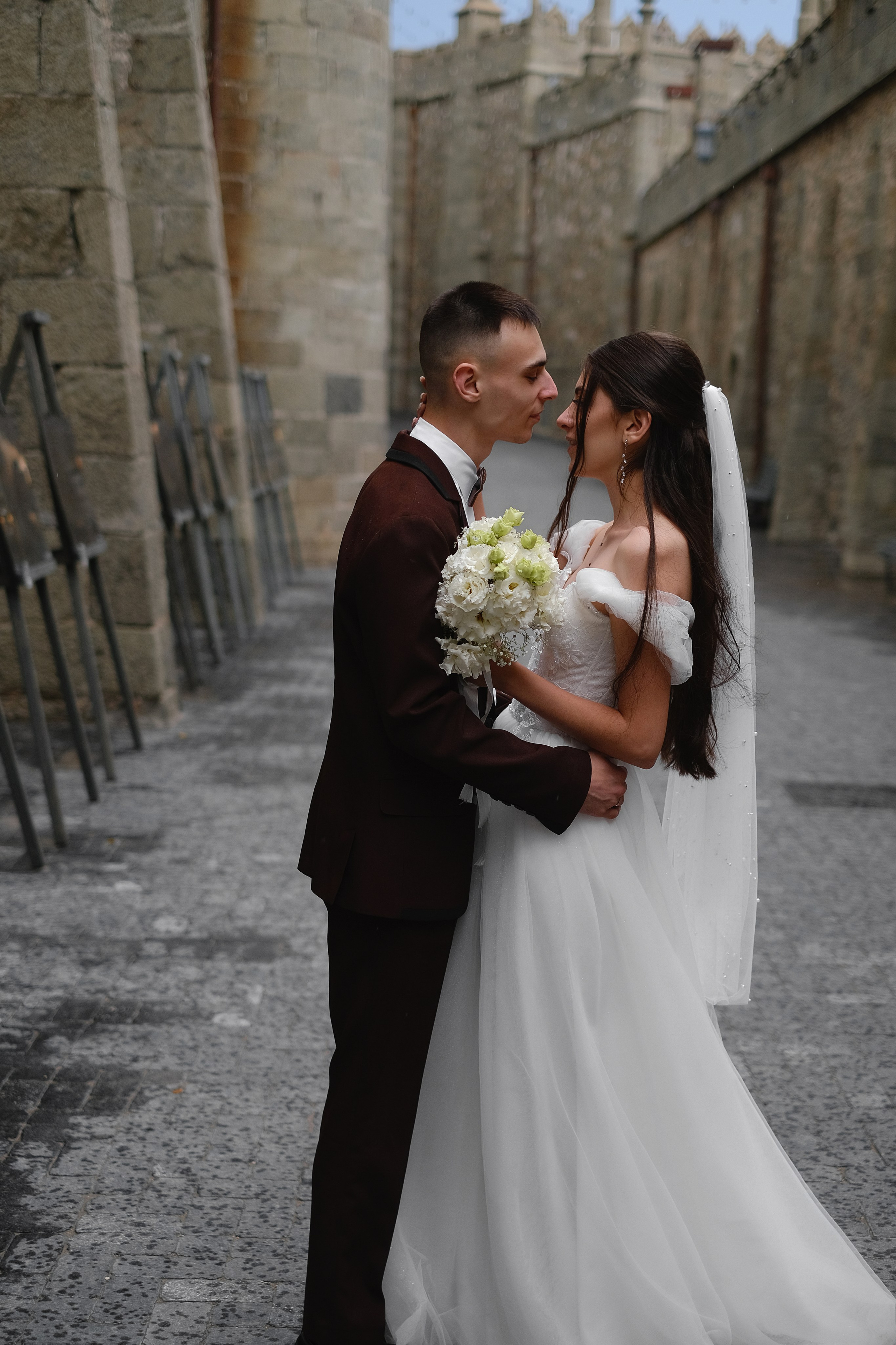 Свадебная фотосессия для прокатной пары. Воронцовский дворец. Профессиональная фотосъемка в Крыму. Натуральные эмоции и живые кадры. Забронируйте дату прямо сейчас!