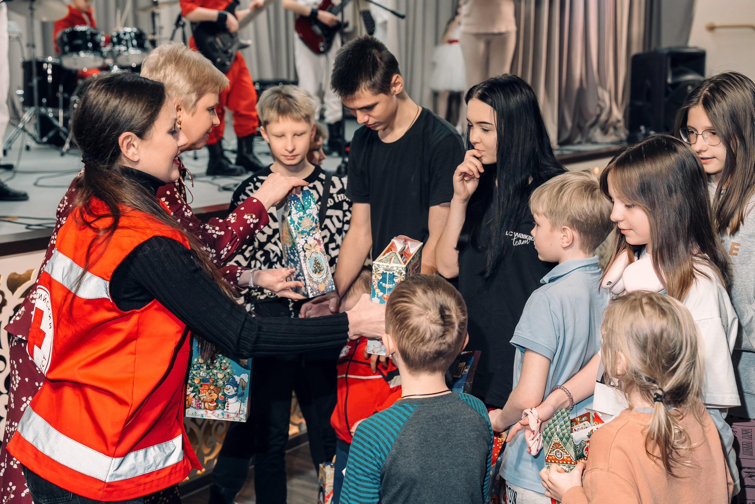 Фотосъемка красного креста в Воронеже.