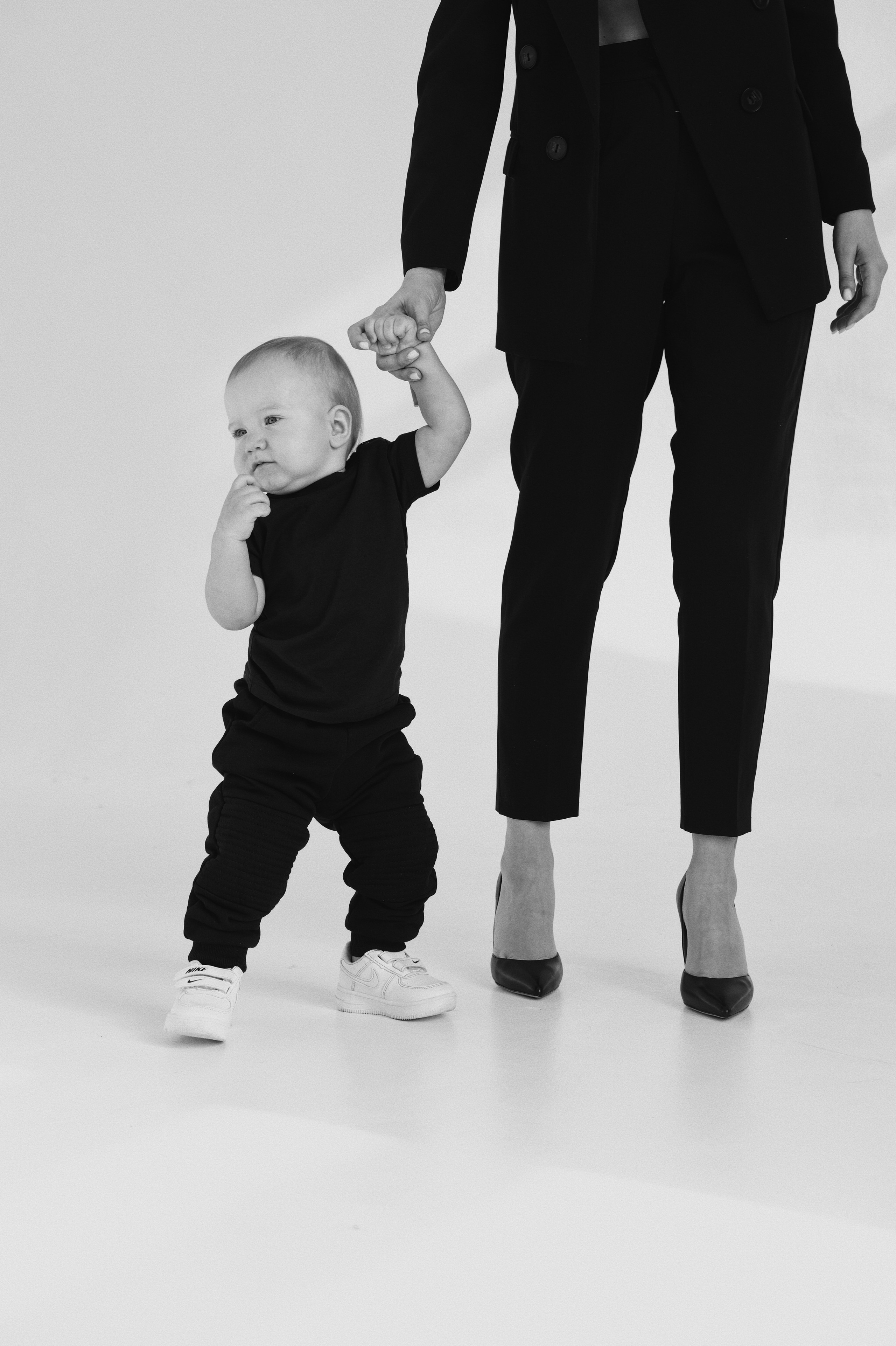 В ЧЕРНОМ. КРИСТИНА ГУСЬКОВА