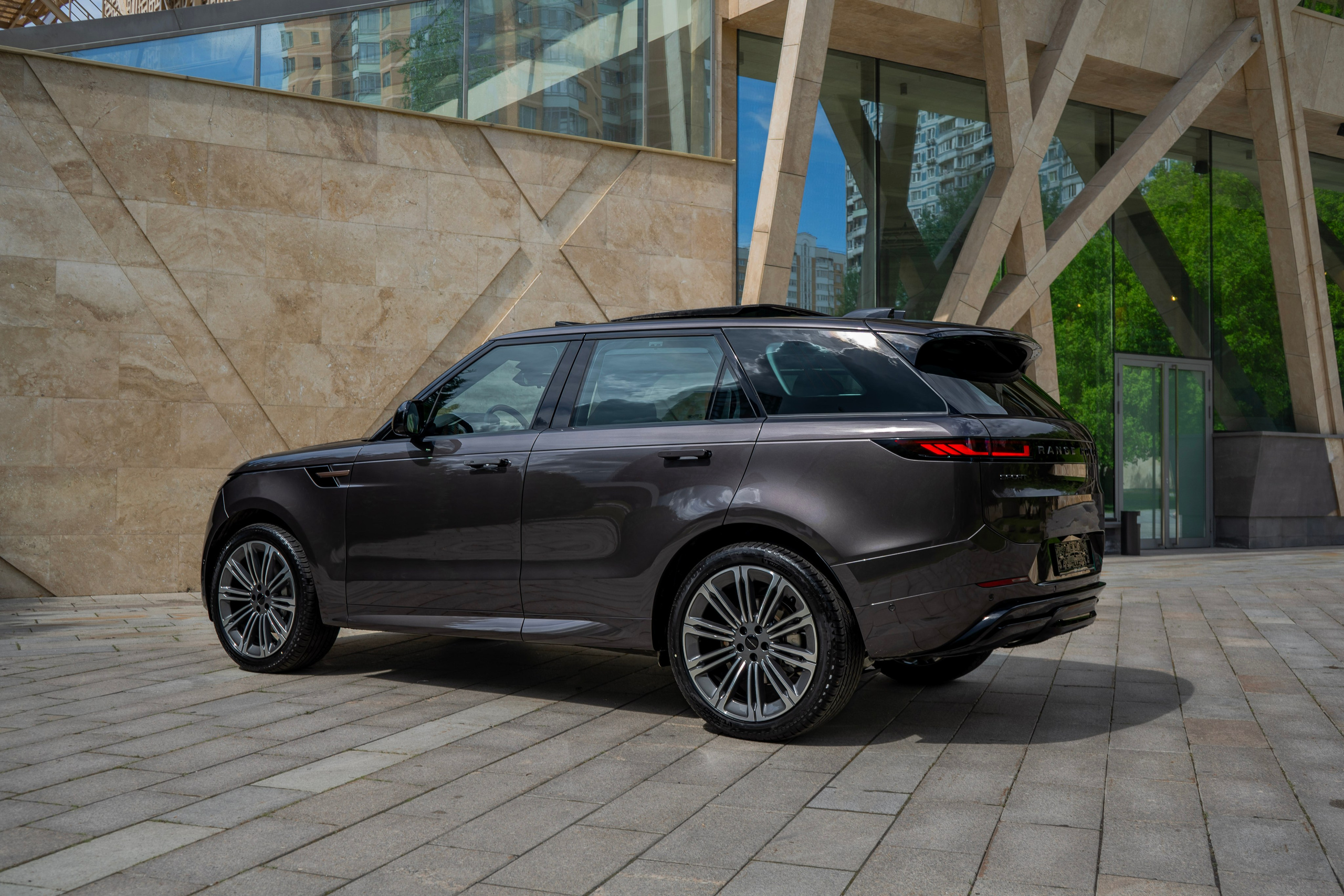 Range Rover Sport 2026. Автомобильный фотограф Ногинск Денис Городок