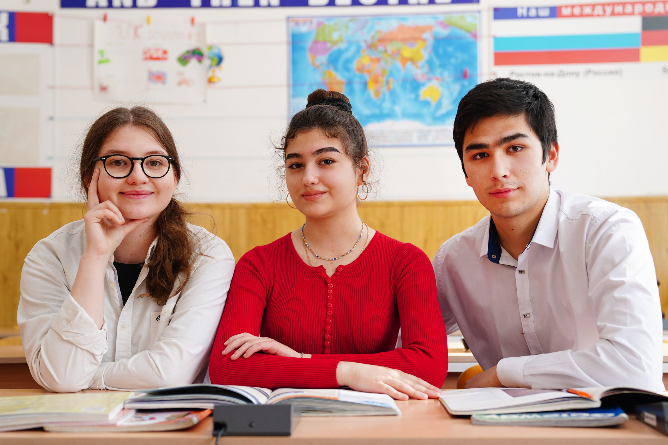 Мелкие группы / старшие классы. MEMENTO.Выпускные альбомы, школьные, юбилейные и другие книги. Ростов-на-Дону