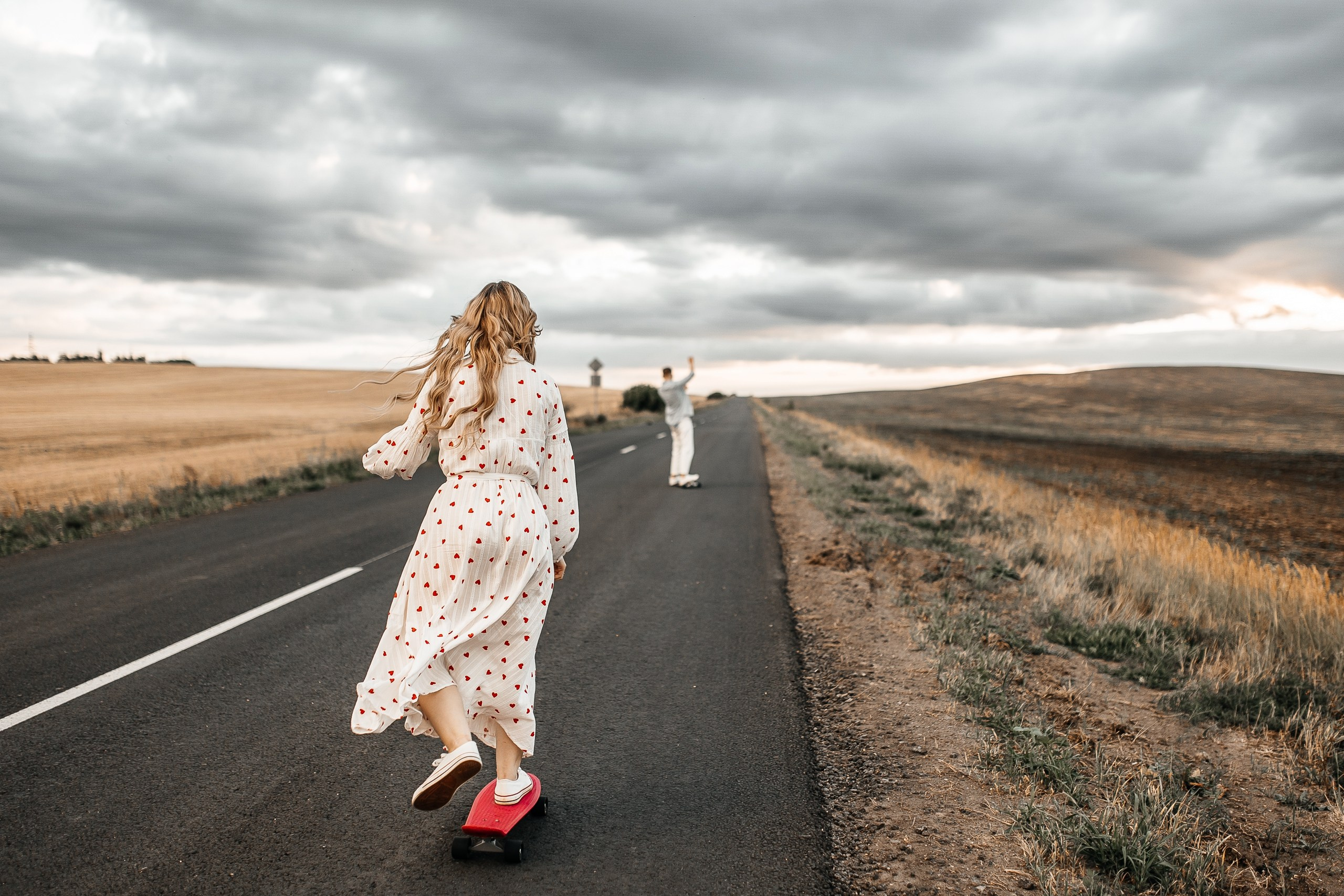 Здравствуйте! Я&nbsp;свадебный фотограф из&nbsp;Ульяновска, работаю в&nbsp;том числе по&nbsp;всей России и&nbsp;с&nbsp;выездом за&nbsp;границу. Снимаю свадьбы, lovestory, корпоративы, светский репортаж. Провожу обучение по&nbsp;фотографии, мастер-классы и&nbsp;воркшопы для других фотографов.