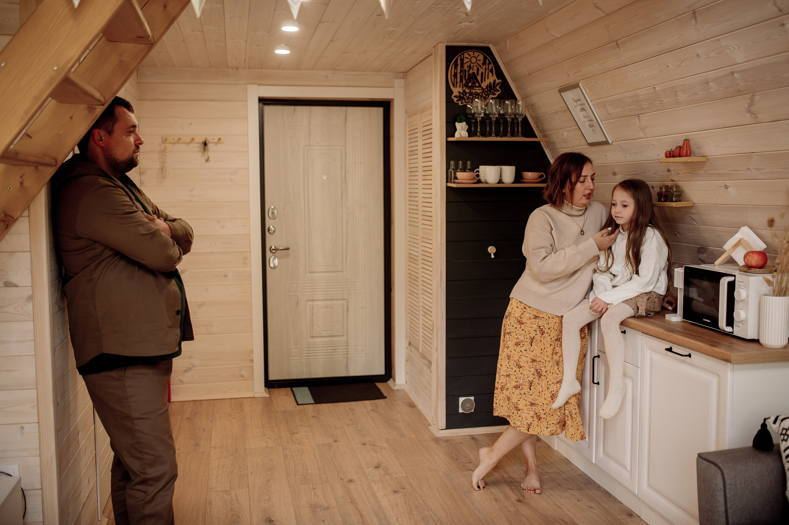 Катя, Дима, Настя и уютный домик. Фотограф Мария Стрелкова