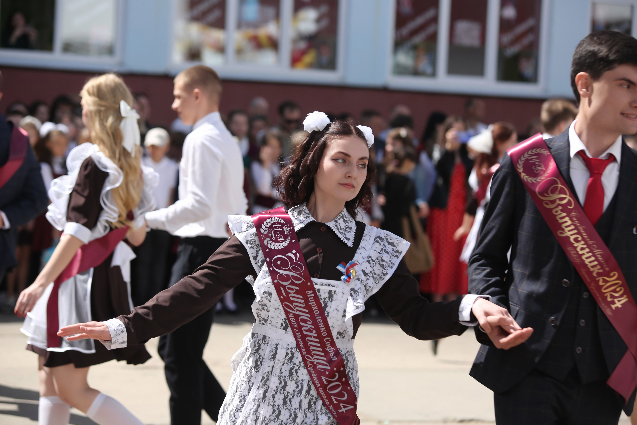 ЛИНЕЙКА «ПОСЛЕДНИЙ ЗВОНОК» 9 ШКОЛА 2024 г МЦЕНСК. ТВОЙ АЛЬБОМ / ТВОИ ПРАВИЛА