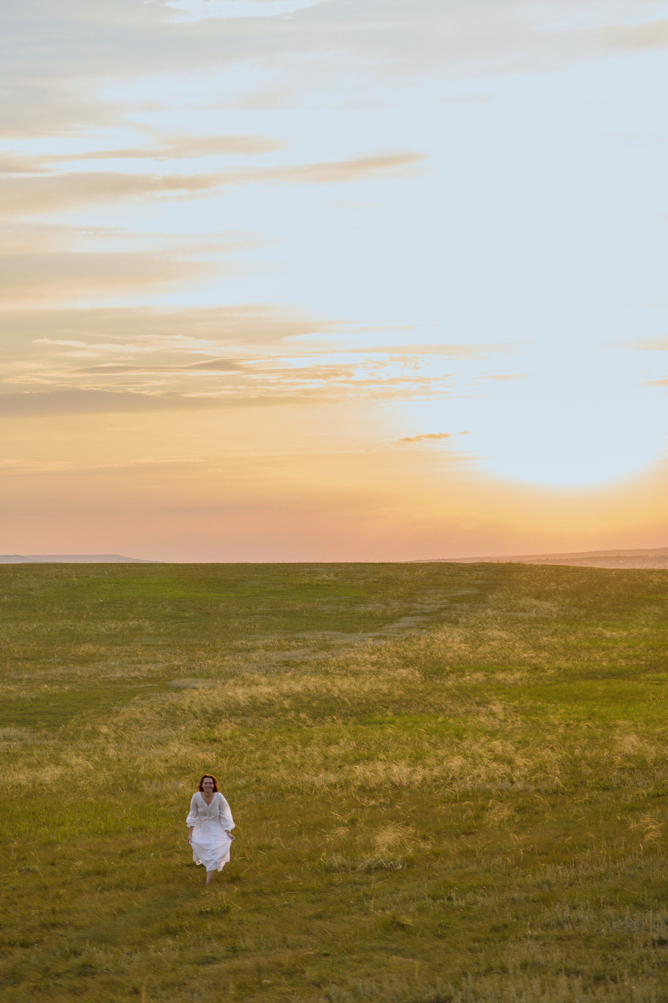 Шамиль, Аня и Марс в поле с барашками. Семейный и свадебный lifestyle-фотограф в Москве Мария Петрова