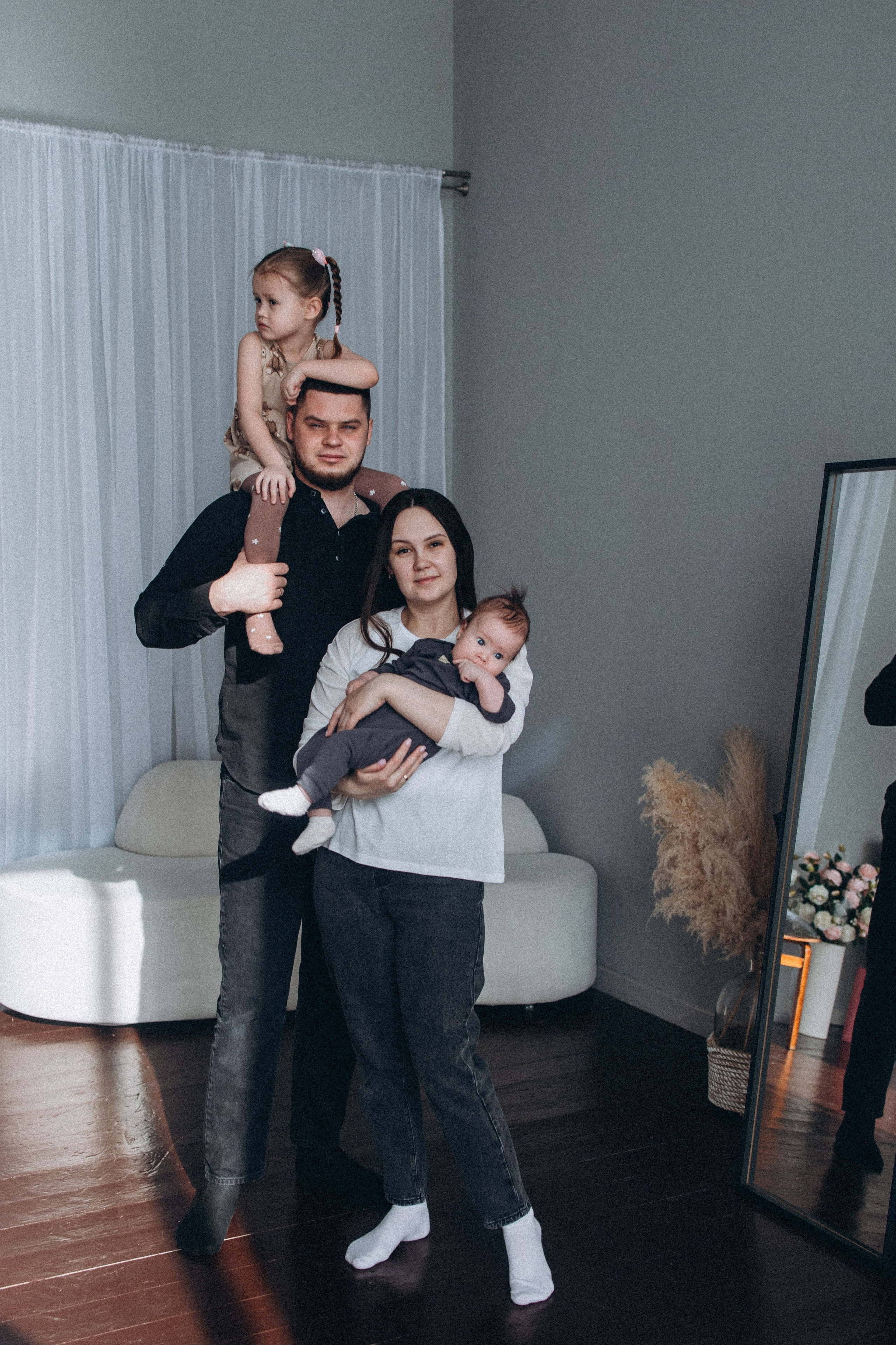 Семья Назаровых. Семейный фотограф Нижневартовск Тюмень Ефимова Ирина