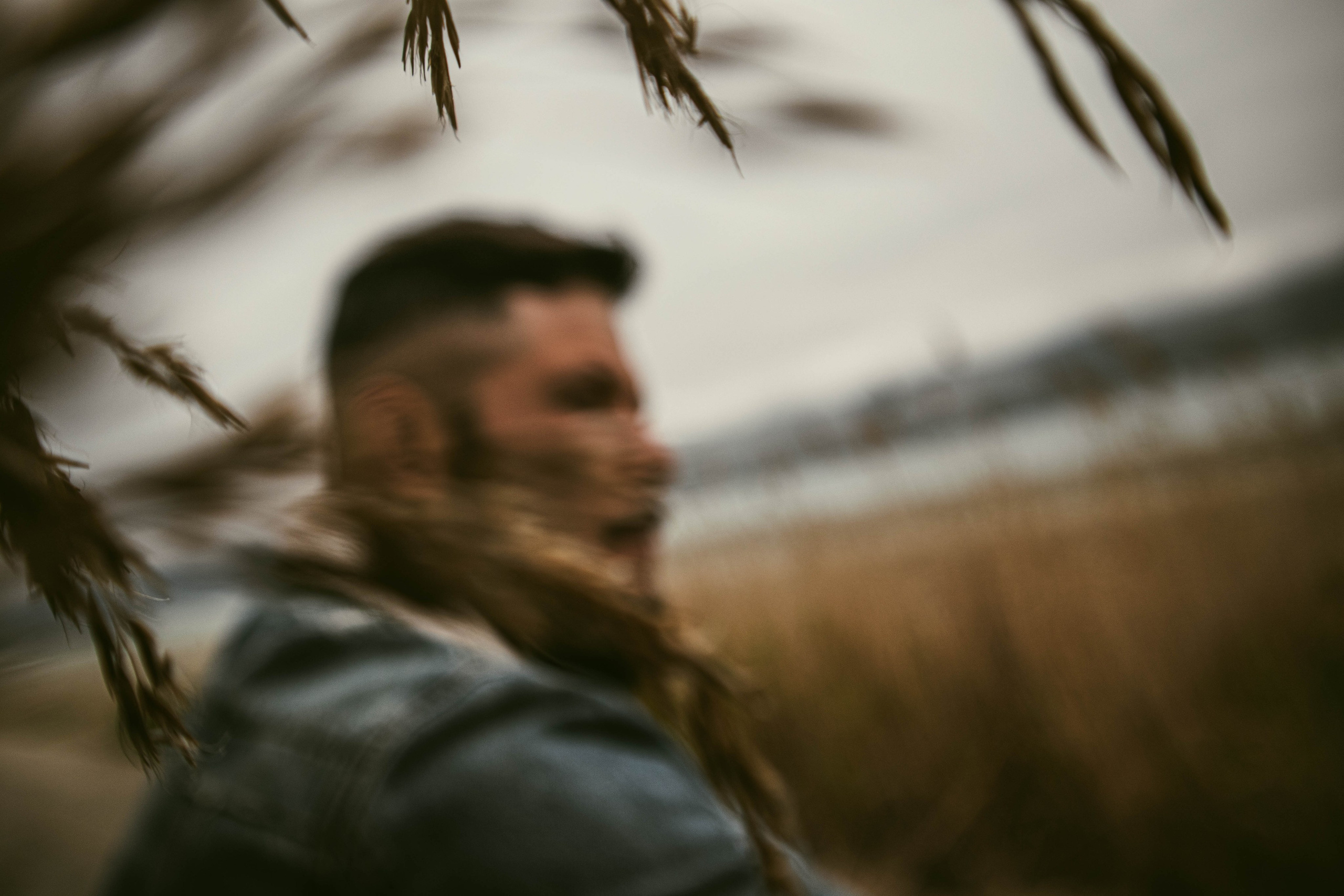 О. Уличный фотограф Города N