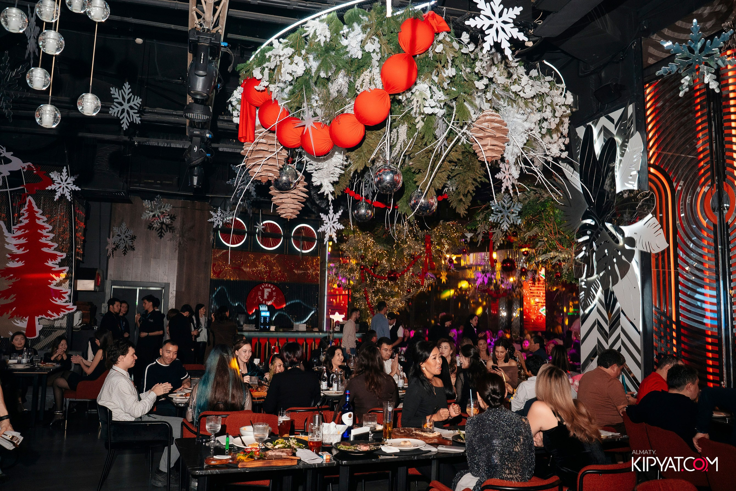 FRIENDS BAR & TERRACE. КИПЯТКОМ АЛМАТЫ! Фотосъемка мероприятий в Алматы