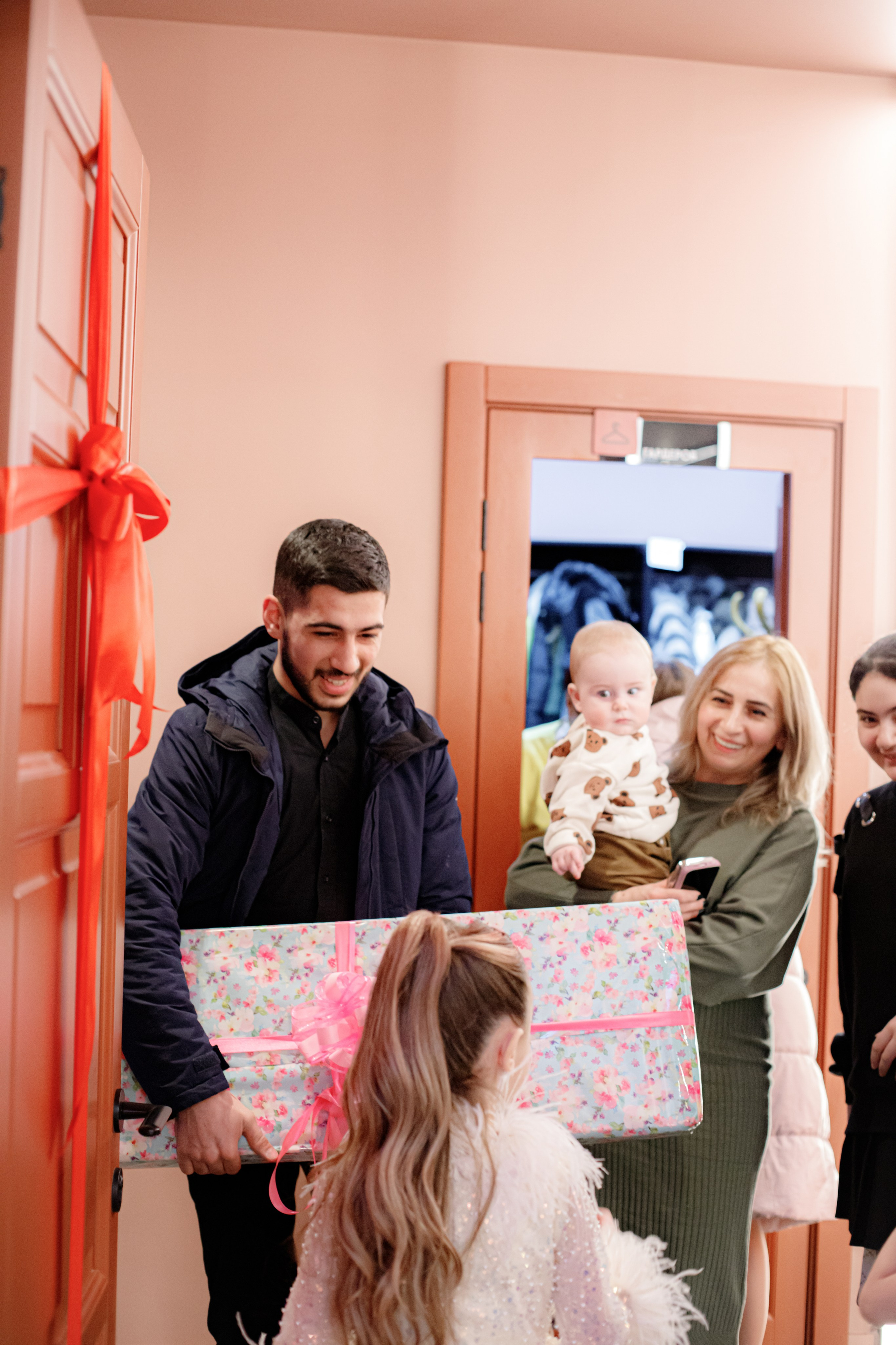 ASIA'S BIRTHDAY PARTY. Photokarish