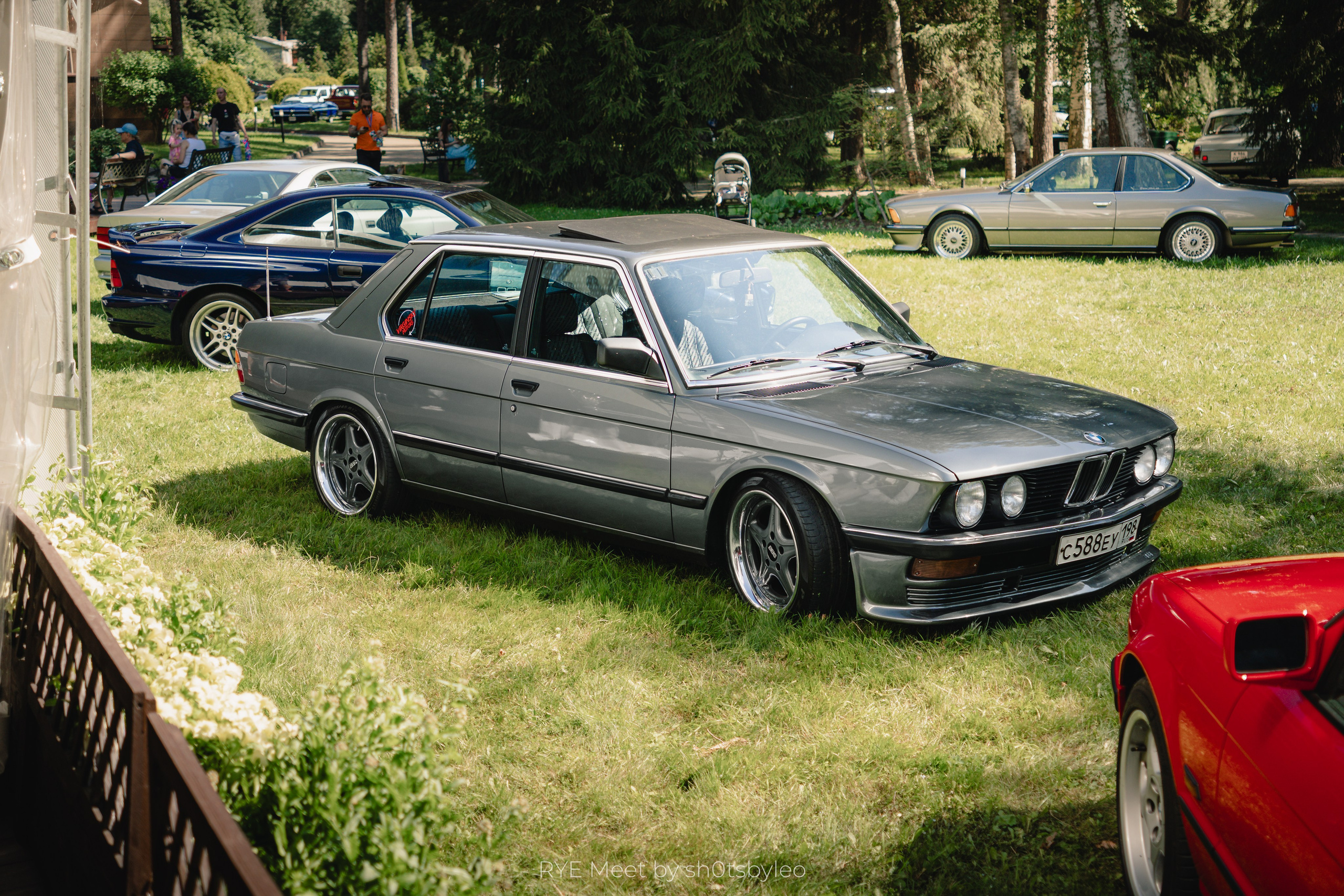 Масштабный летний фестиваль RYE Meet — встреча клуба любителей автомобилей старше 25-лет. Автомобильный фотограф Антон Цырулев