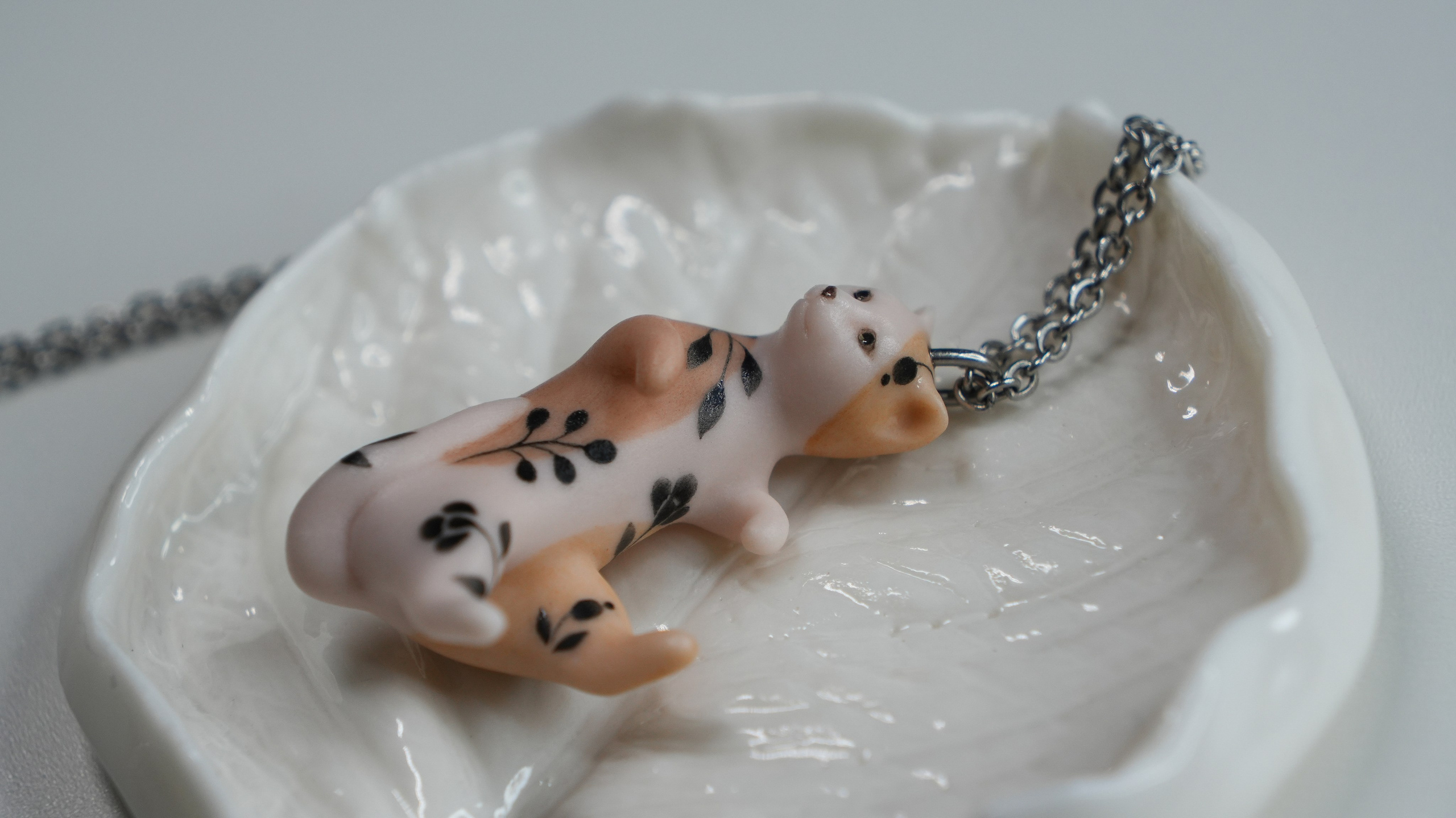 Кот с цветочным узором 6 000 руб. Авторские Шарнирные куклы и украшения из фарфора Алексаны Лавринчук