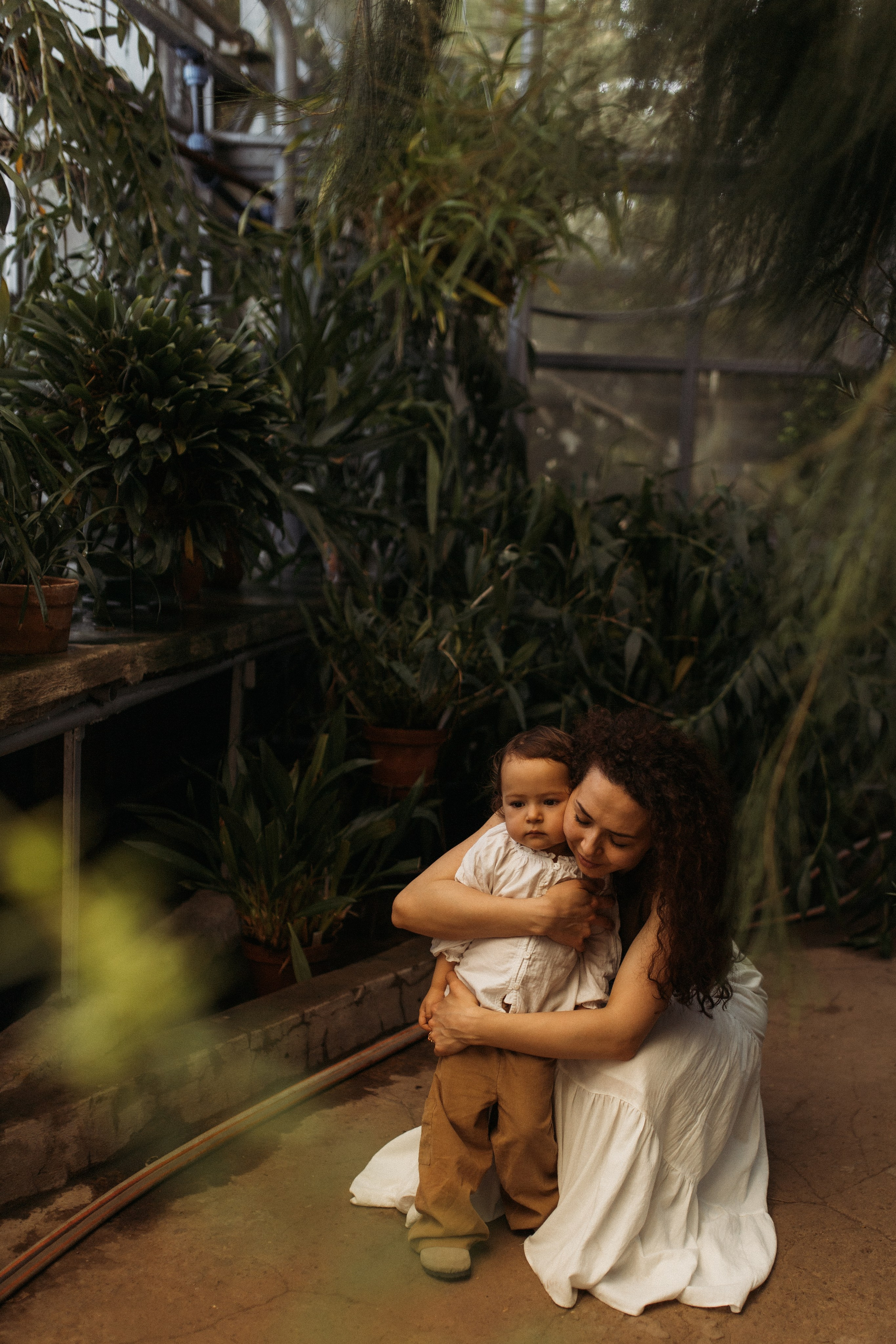 Зарина и София съемка в оранжерее. Семейный и свадебный фотограф в Москве и Зеленограде Марина Малярова