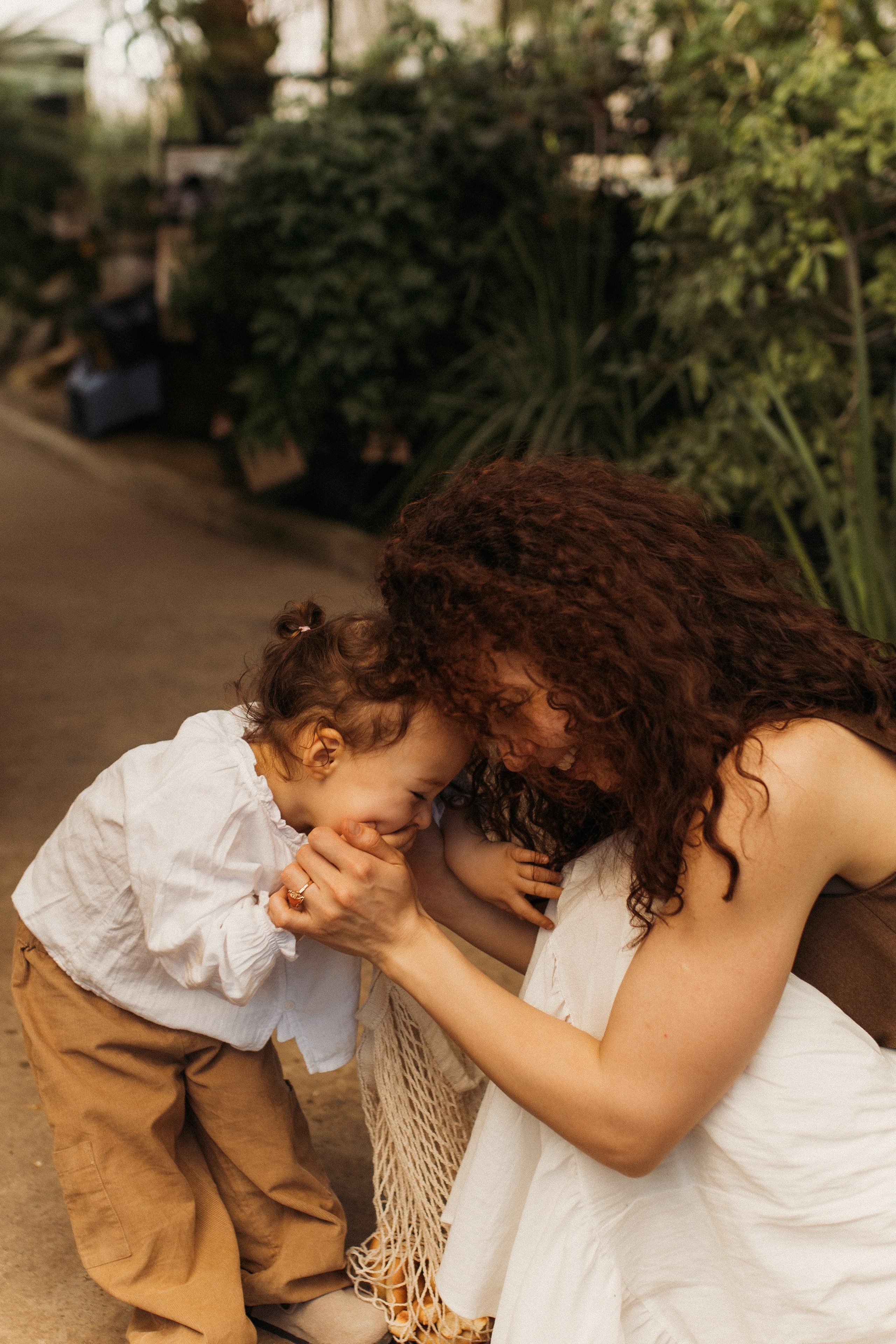 Зарина и София съемка в оранжерее. Семейный и свадебный фотограф в Москве и Зеленограде Марина Малярова