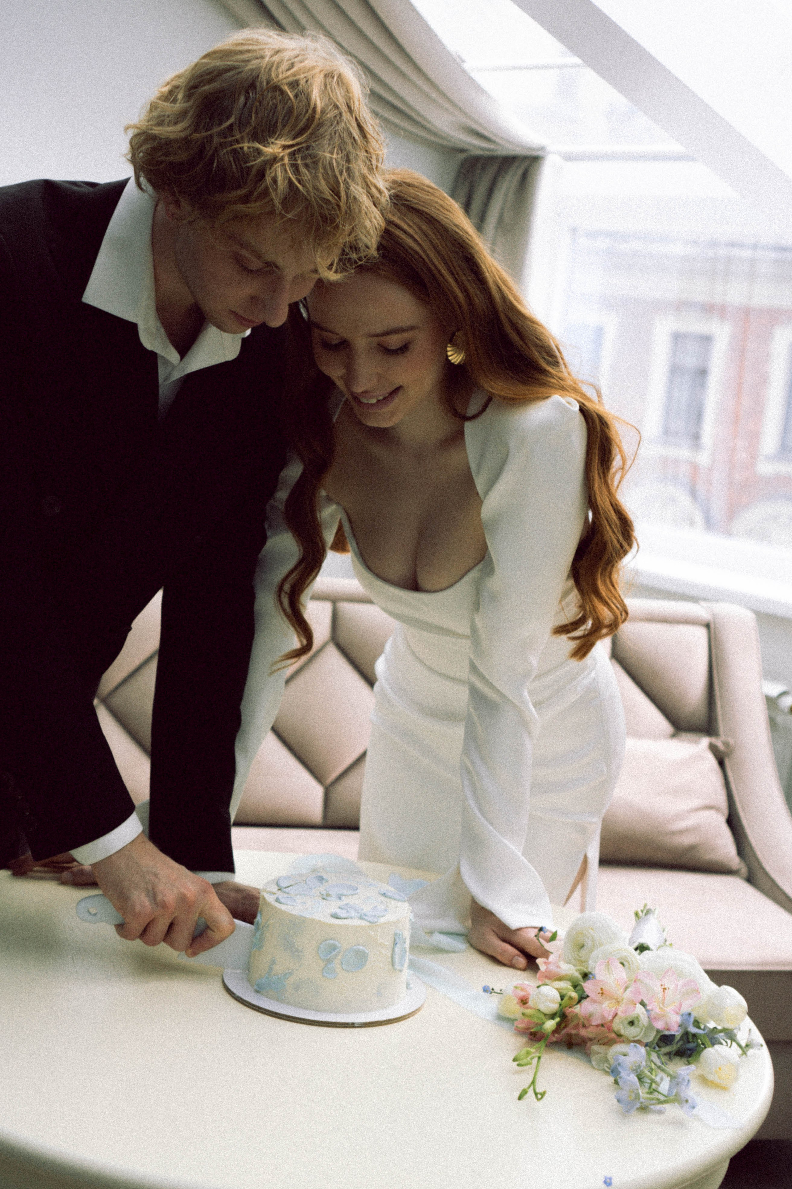 СВАДЕБНАЯ СЬЕМКА В ОТЕЛЕ. СБОРЫ ЖЕНИХА И НЕВЕСТЫ И ТАКЖЕ ТОР И ПОДГОТОВКА К ПРОГУЛКЕ. Профессиональный фотограф, Санкт-Петербург — Виктория Богомолова