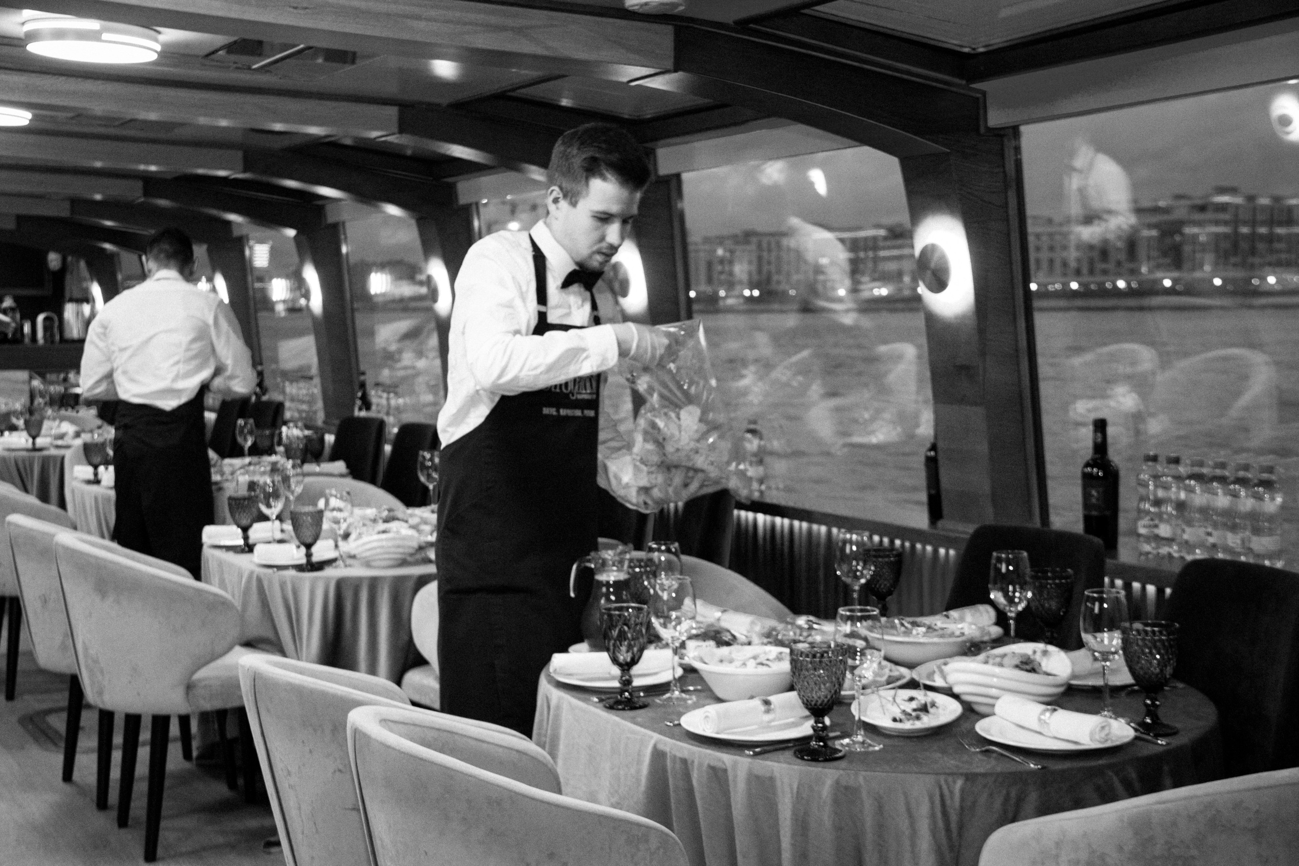 Съемка для сайта аренды катеров в Санкт-Петербурге, подготовка к свадебной прогулке по рекам и каналам. Фотограф в Санкт-Петербурге Смирнова Диана