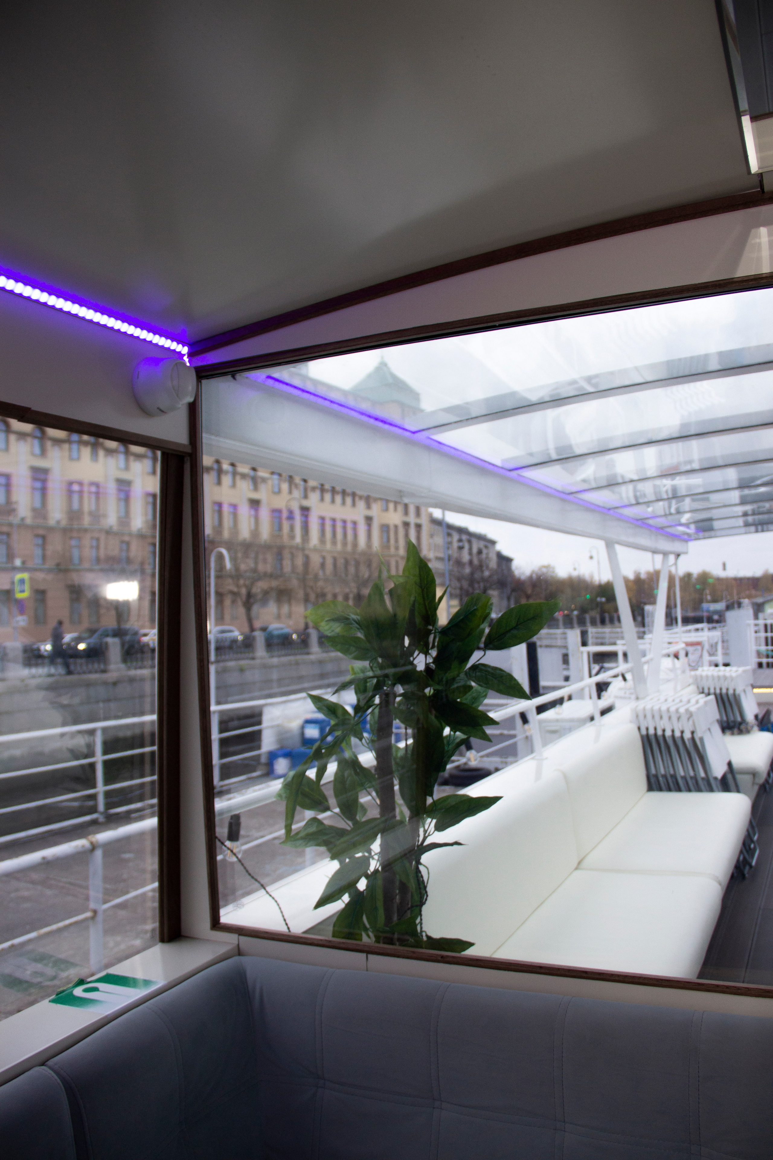 Съемка для сайта аренды катеров в Санкт-Петербурге, подготовка к свадебной прогулке по рекам и каналам. Фотограф в Санкт-Петербурге Смирнова Диана