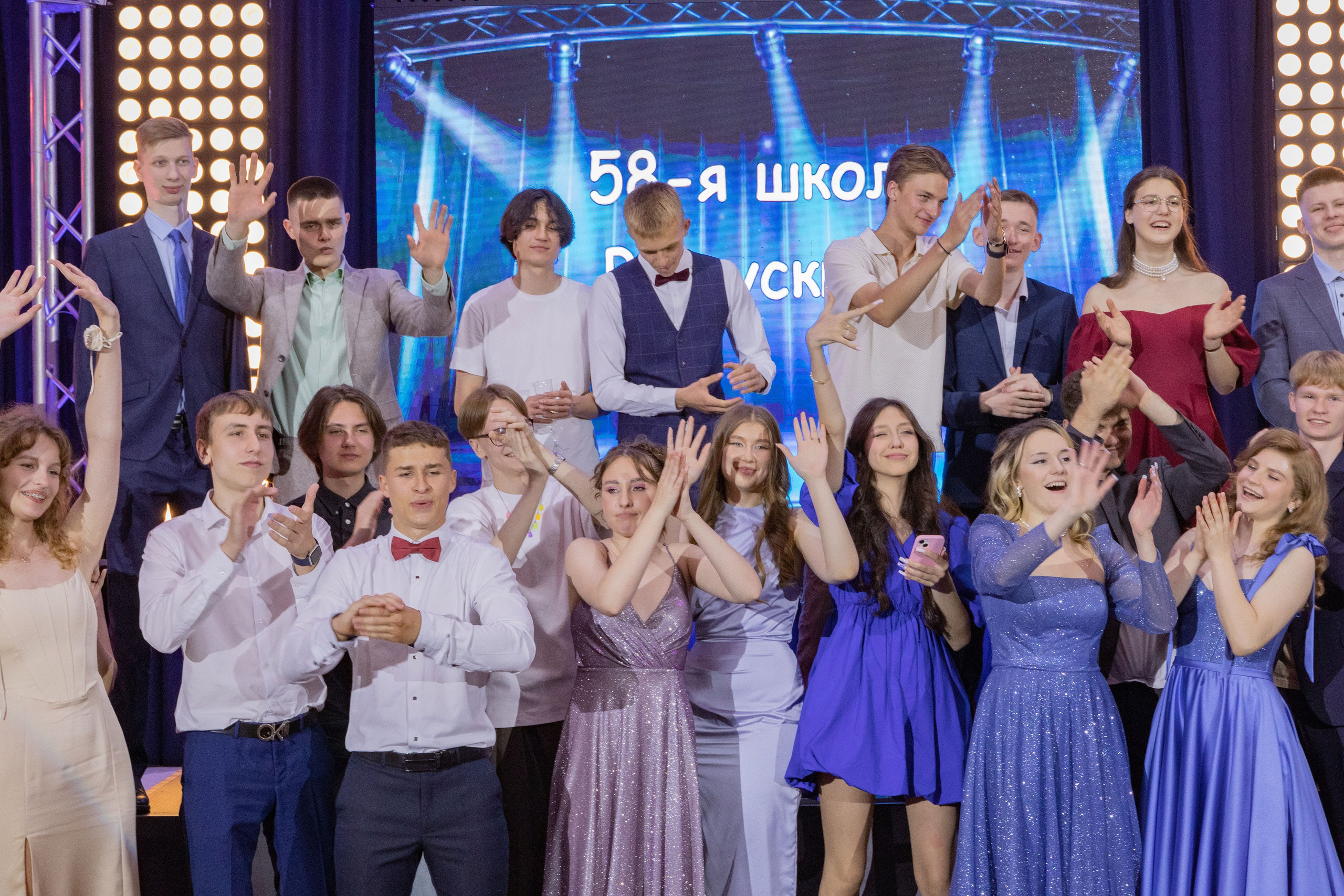 Выпускной вечер в школе № 58. Выпускные альбомы во Владивостоке