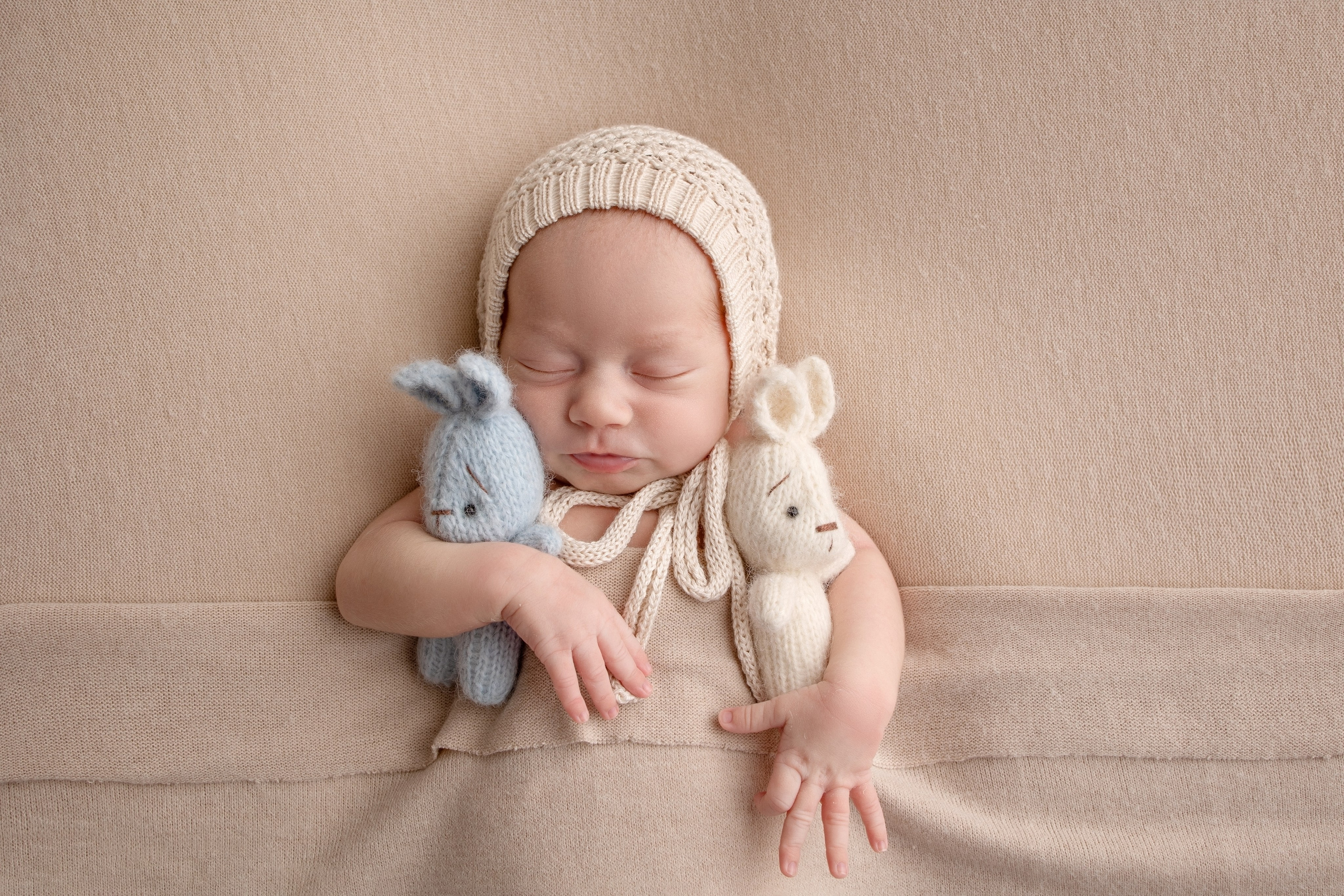 Нежная и милая фотосессия первых дней жизни Вашего ребенка в Минске. Фотограф новорождённых Минск — стоимость newborn фотосессии в Минске