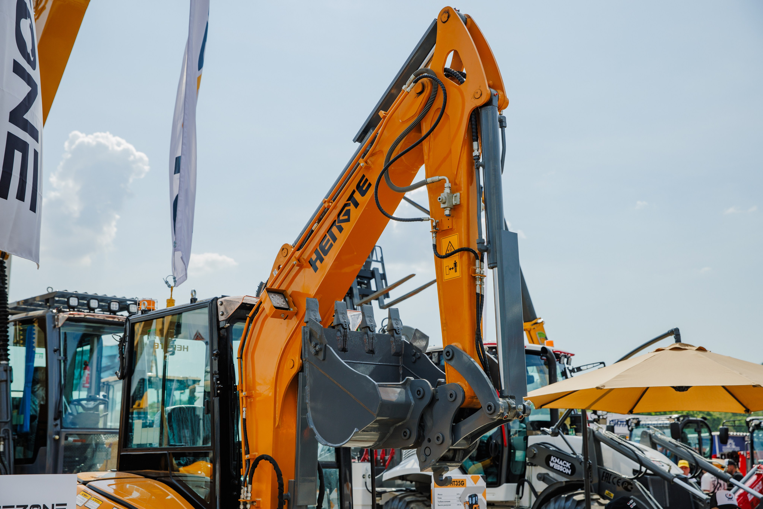 Выставка Спец. Техники. Фотограф Москва Шептаев Артём