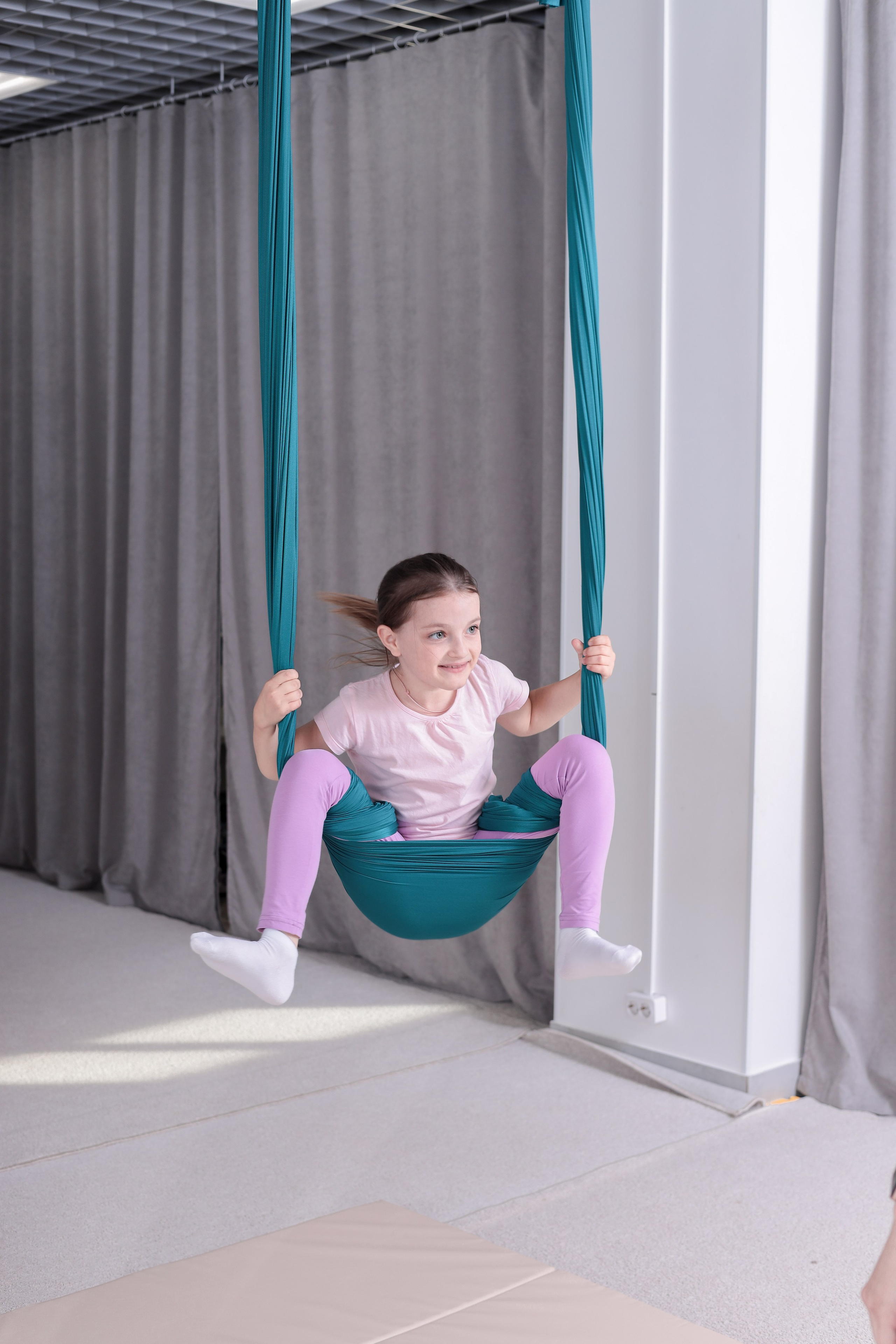 Детская аэройога. Фотограф Надршина Лилия