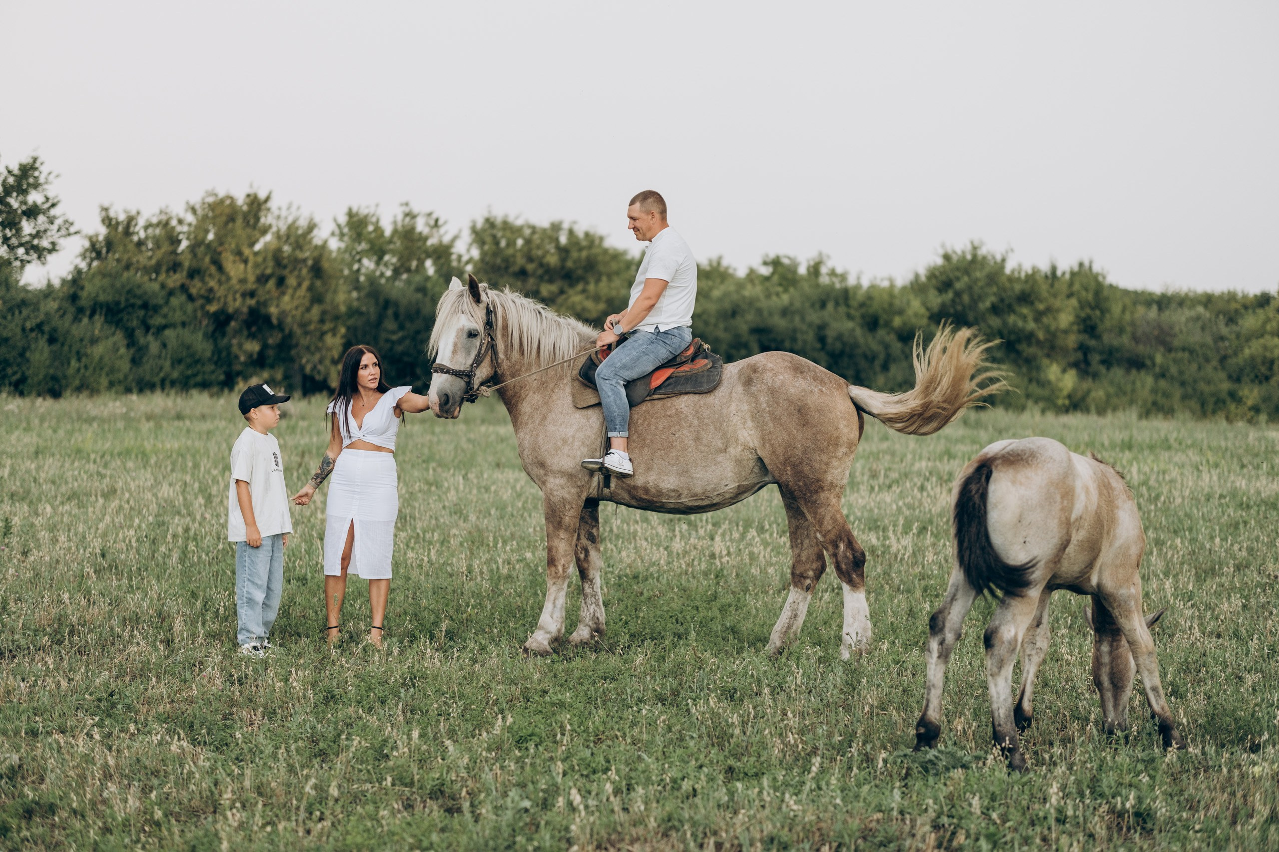 Семейная фотосессия с лошадкой