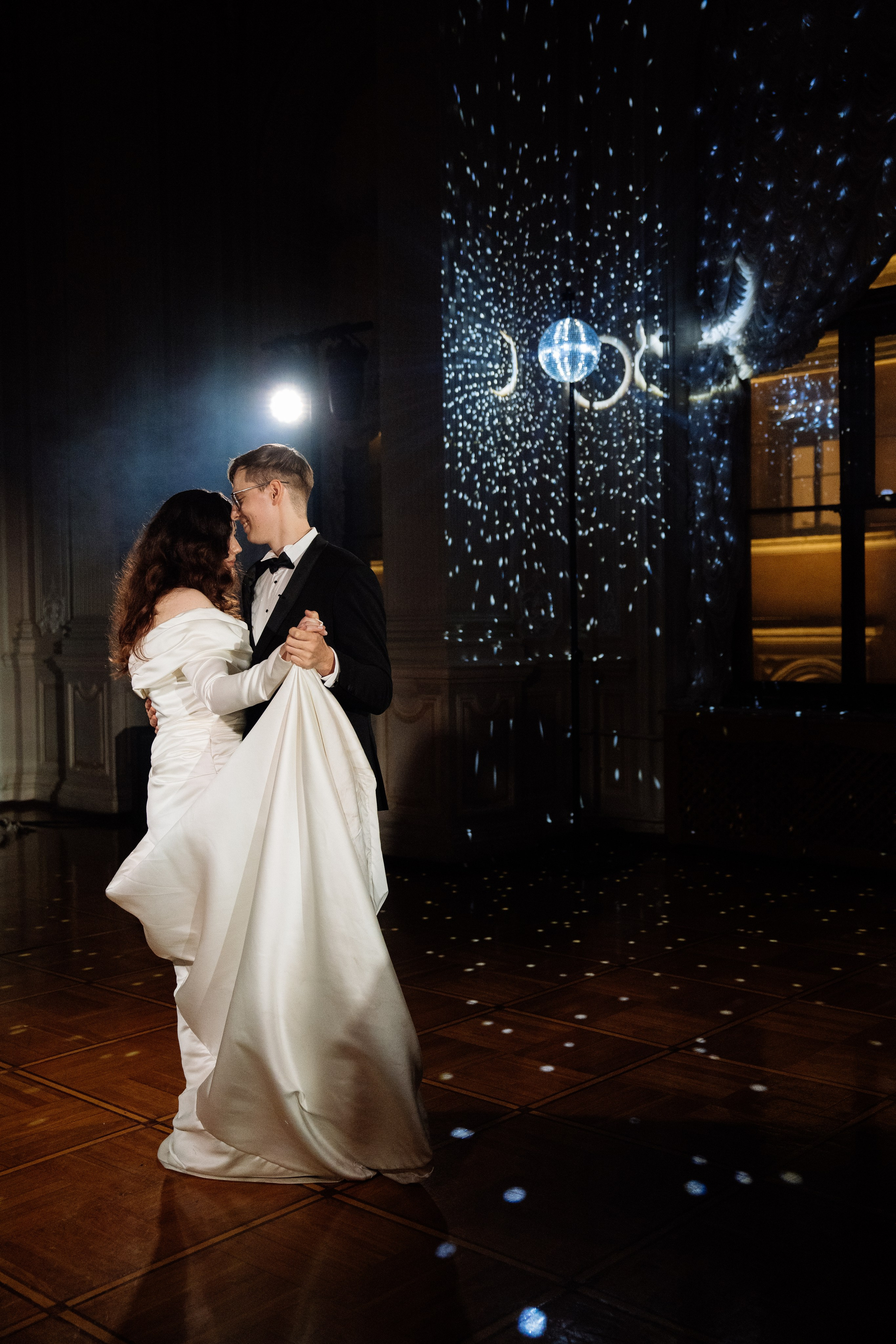 Современная свадьба во дворце. Свадебный фотограф организатор в Санкт-Петербурге Ассоль Опарина