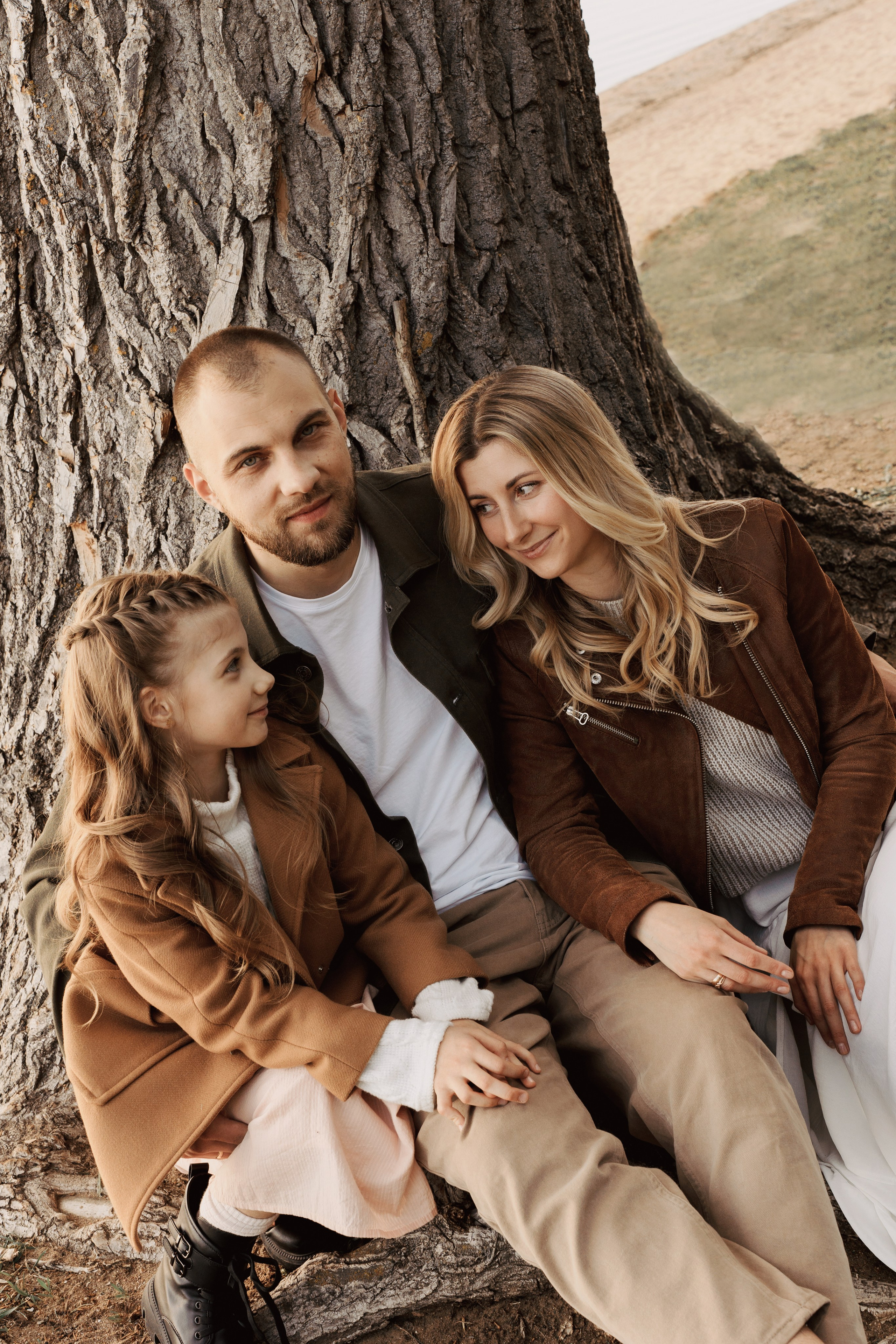 Весеннее тепло семьи на берегу Минского моря. Ваш семейный фотограф в Минске — Вика Трегубова
