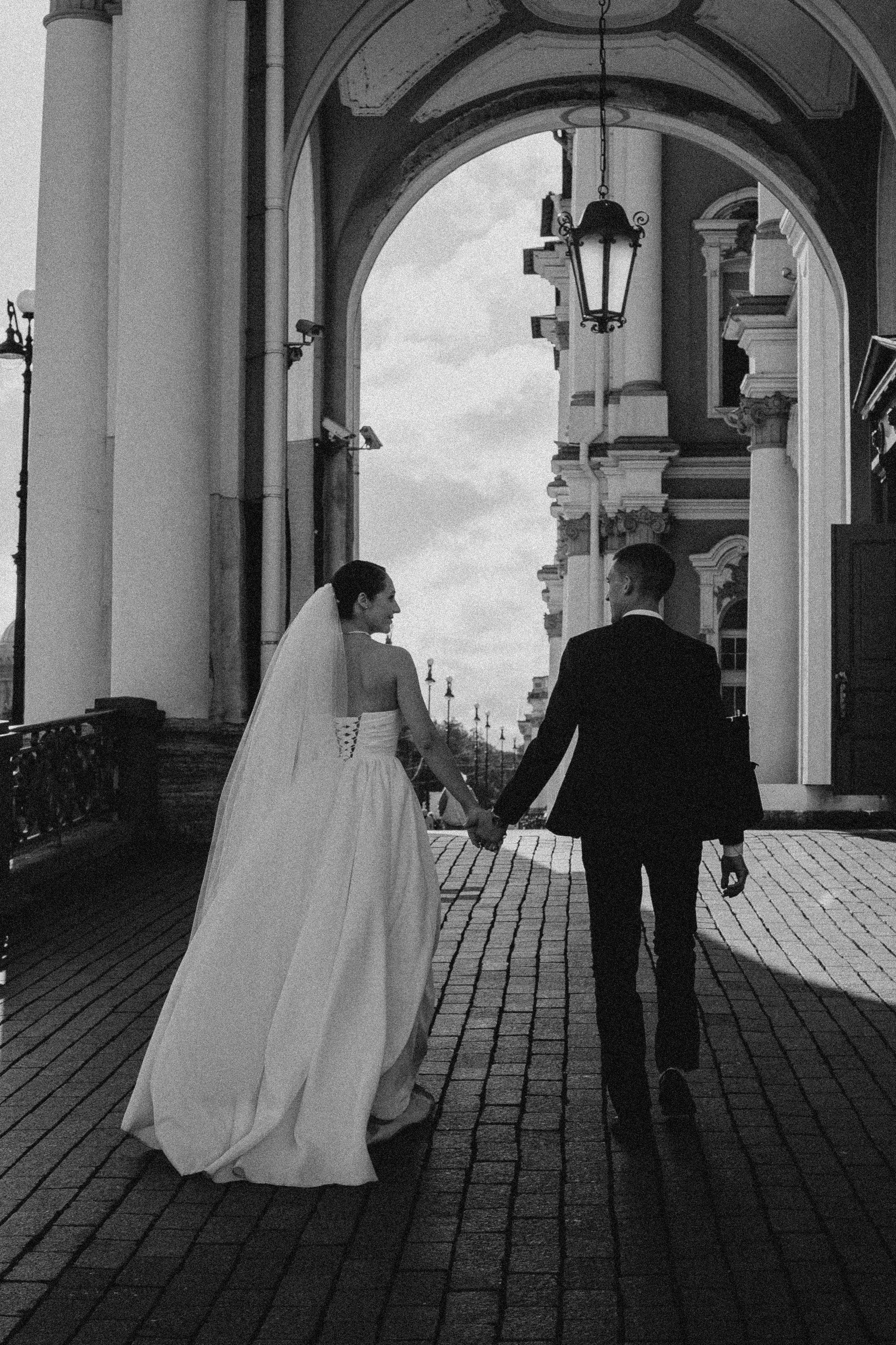 СВАДЕБНАЯ ПРОГУЛКА В САНТК-ПЕТЕРБУРГЕ (ИСАКИЕВСКИЙ СОБОР, ЗИМНЯЯ КАНАВКА, ЭРМИТАЖ И БОЛЬШАЯ МОРСКАЯ УЛИЦА). Профессиональный фотограф, Санкт-Петербург — Виктория Богомолова