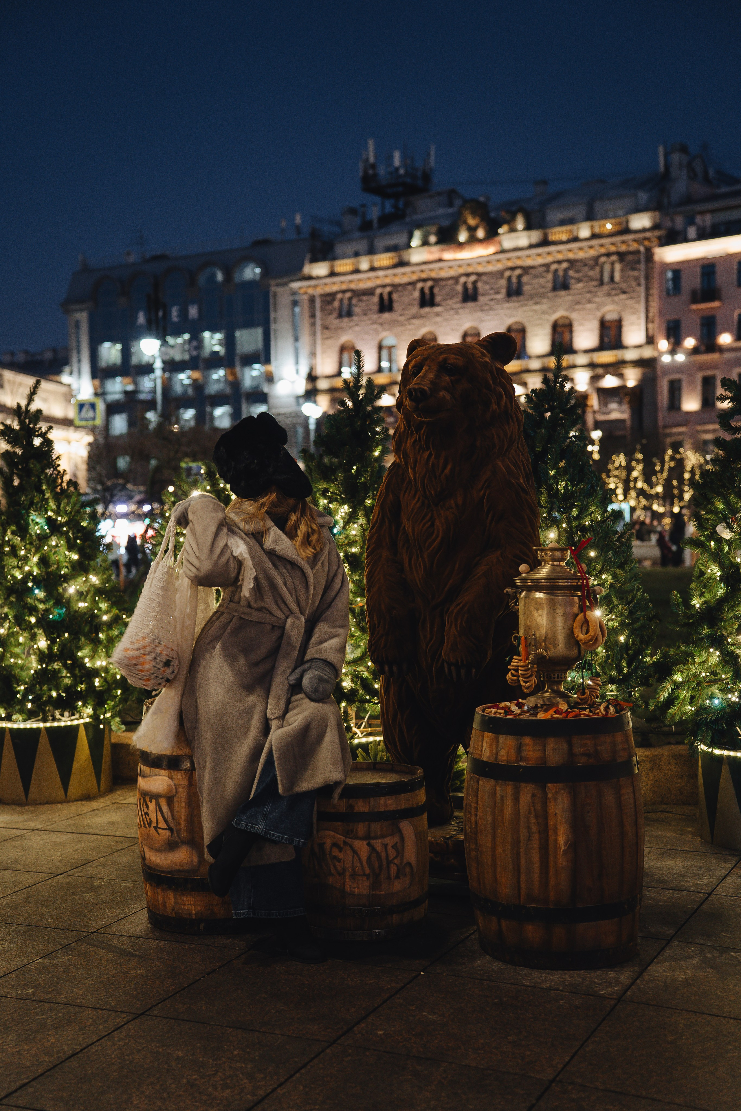 ПРОГУЛКА НА МАНЕЖНОЙ ПЛОЩАДИ ДЛЯ ДЕВУШКИ ПЕРЕД НОВЫМ ГОДОМ (НОВОГОДНЯЯ ФОТОСЕССИИЯ НА МАНЕЖНОЙ ПЛОЩАДИ). Профессиональный фотограф, Санкт-Петербург — Виктория Богомолова