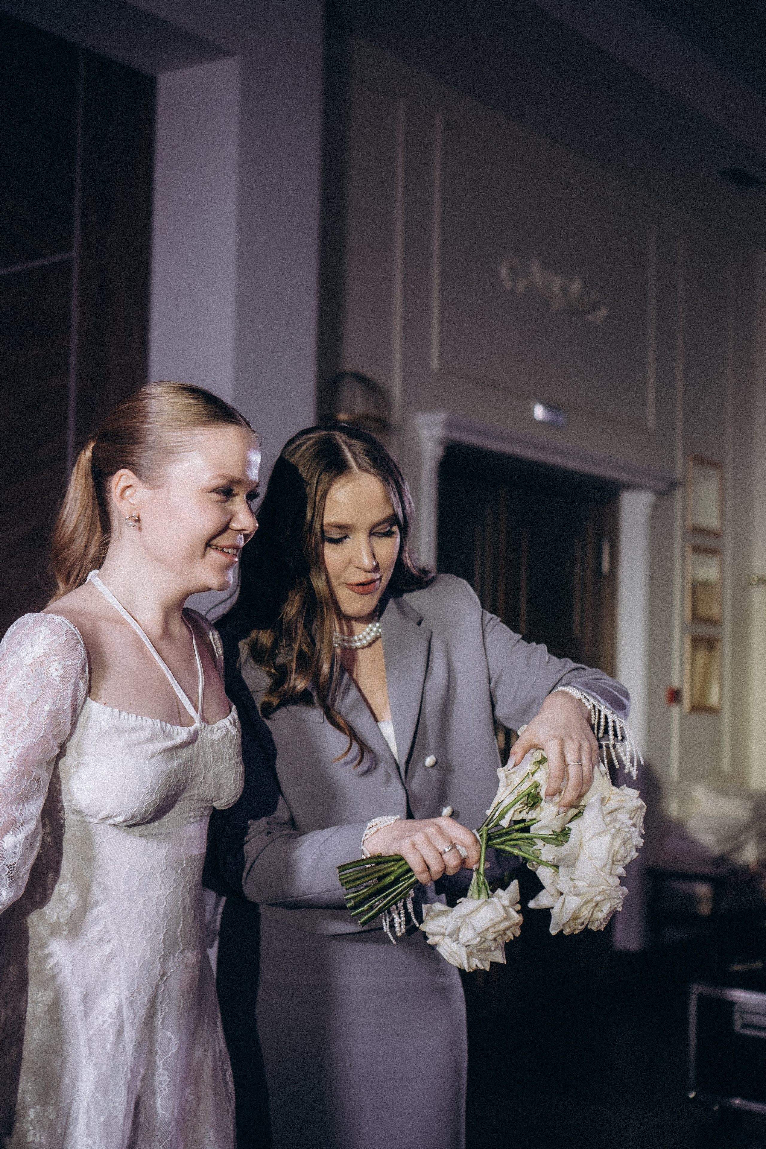 СВАДЕБНАЯ СЬЕМКА СБОРОВ В ОТЕЛЕ И ВЫЕЗД НА ЦЕРЕМОНИЮ (СНЯТО В СИБИРЕ В НИЖНЕВАРТОВСКЕ). Профессиональный фотограф, Санкт-Петербург — Виктория Богомолова