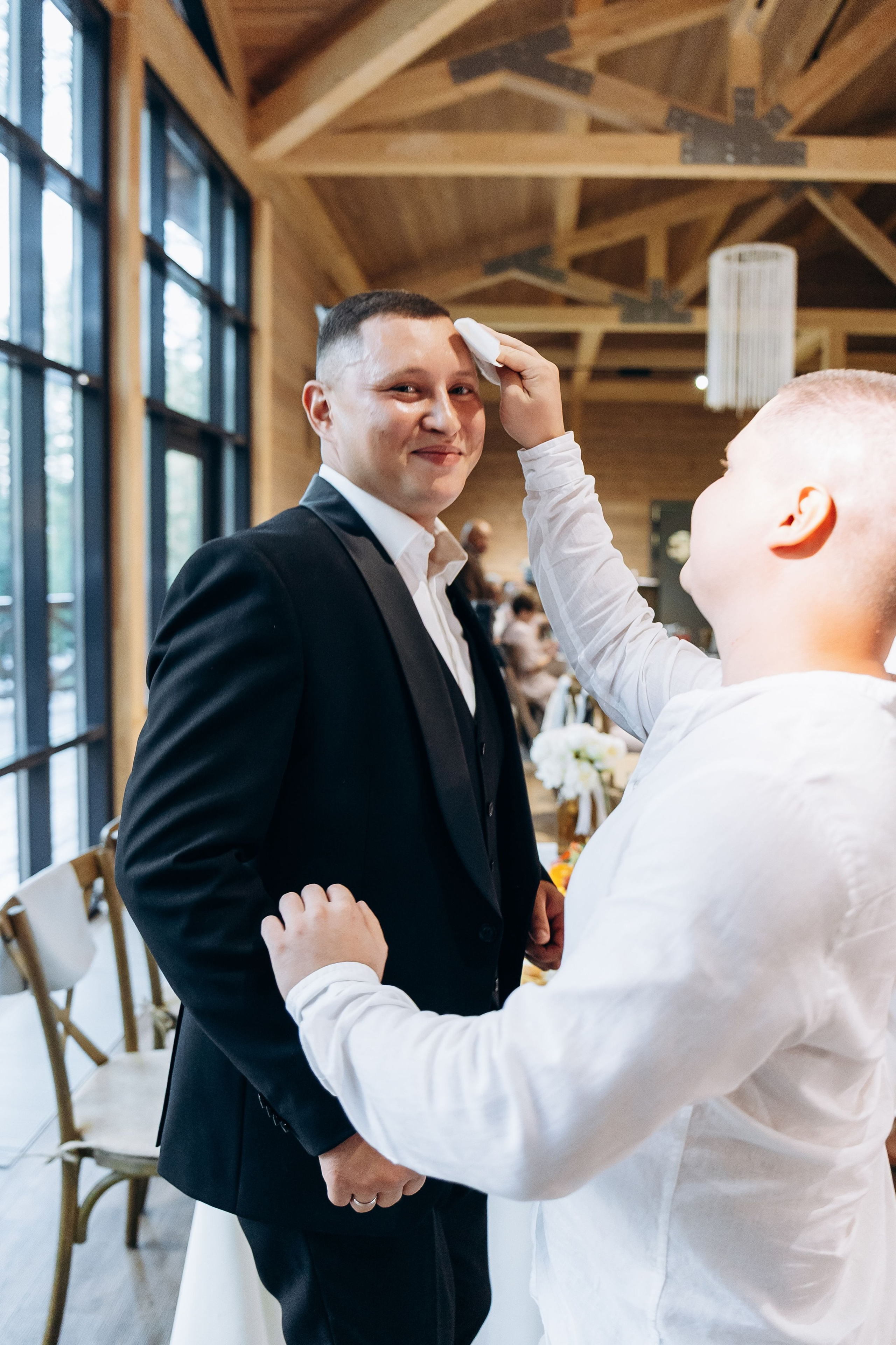 свадебный банкет в Казани.  Татарская кавер-группа MINGAZOV. Площадка Веранда Лес. Свадебный фотограф Казань