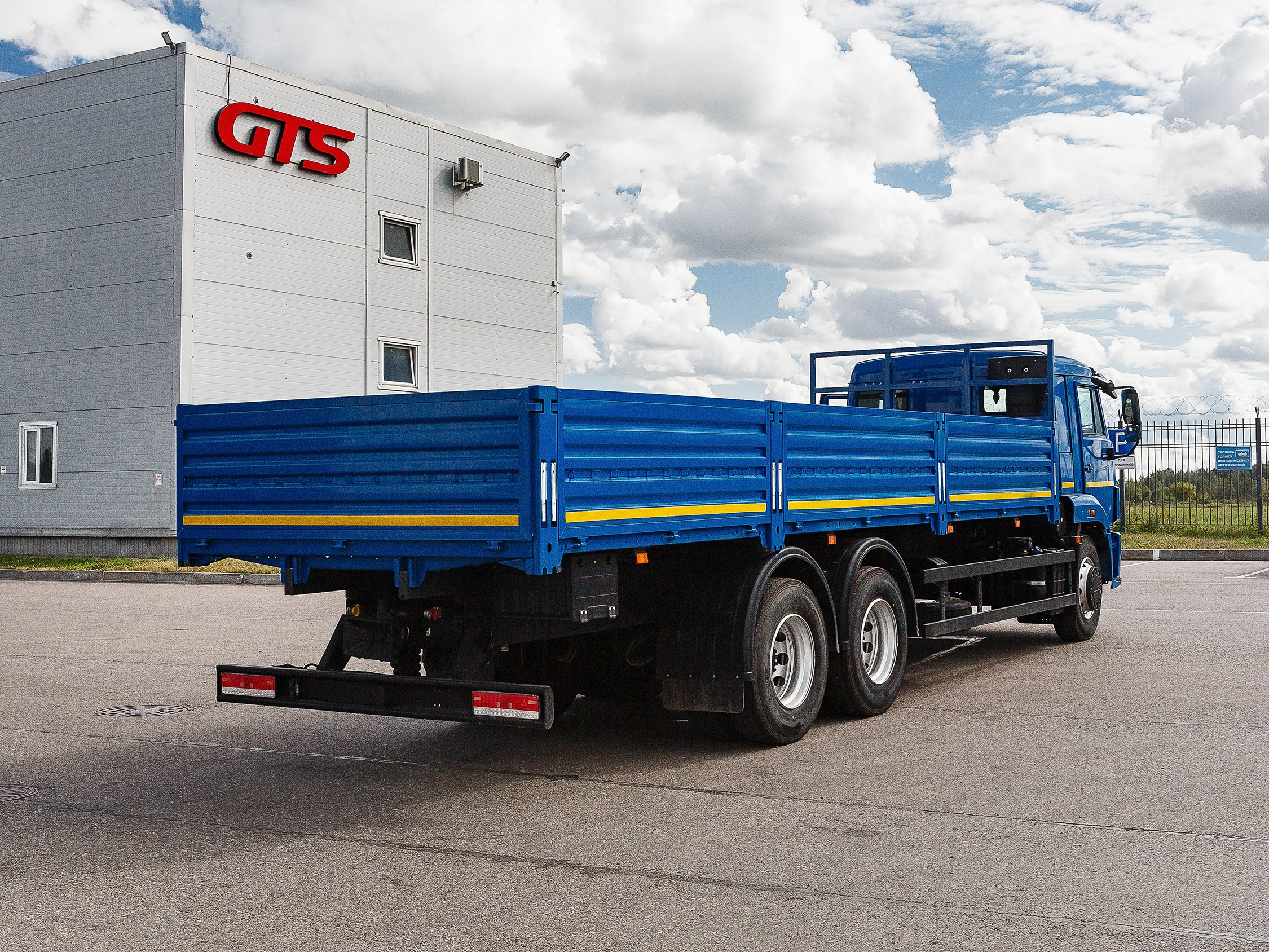 Автомобильный фотограф в СПб. Репортажная фотосъёмка в Санкт-Петербурге. Фотограф на мероприятие: выставки, презентации, автогонки. Фото для сайта, отчётов и публикации в сми. Профессиональный фотограф Сергей Пушкин. Промышленная фотосъёмка. Автопром. Фотосъёмка авто и спецтехники. Профессиональные фото большегрузов.