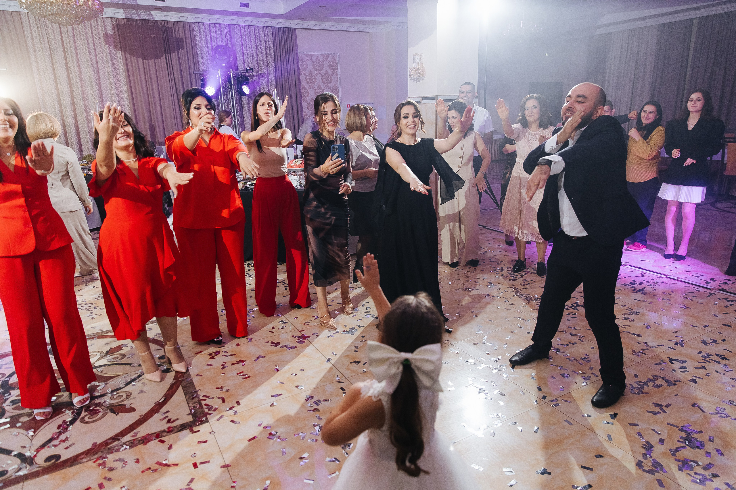 Ани и Назели. 35&5 День рождения, «Янтарь». Фотограф в Красноярске Надежда Воскресенская