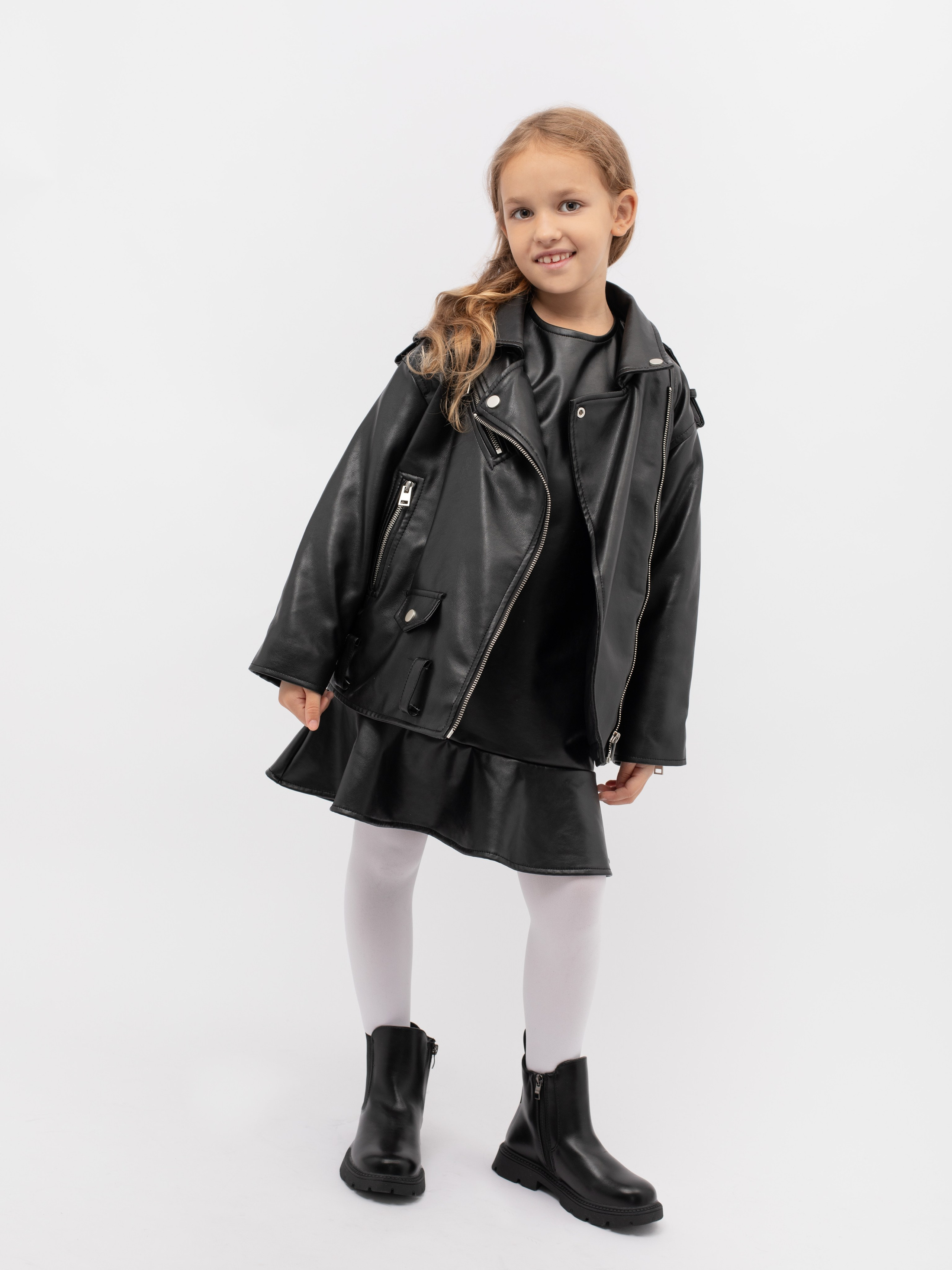 Ботинки для девочки. Фотостудия предметной и модельной съёмки для маркетплейсов