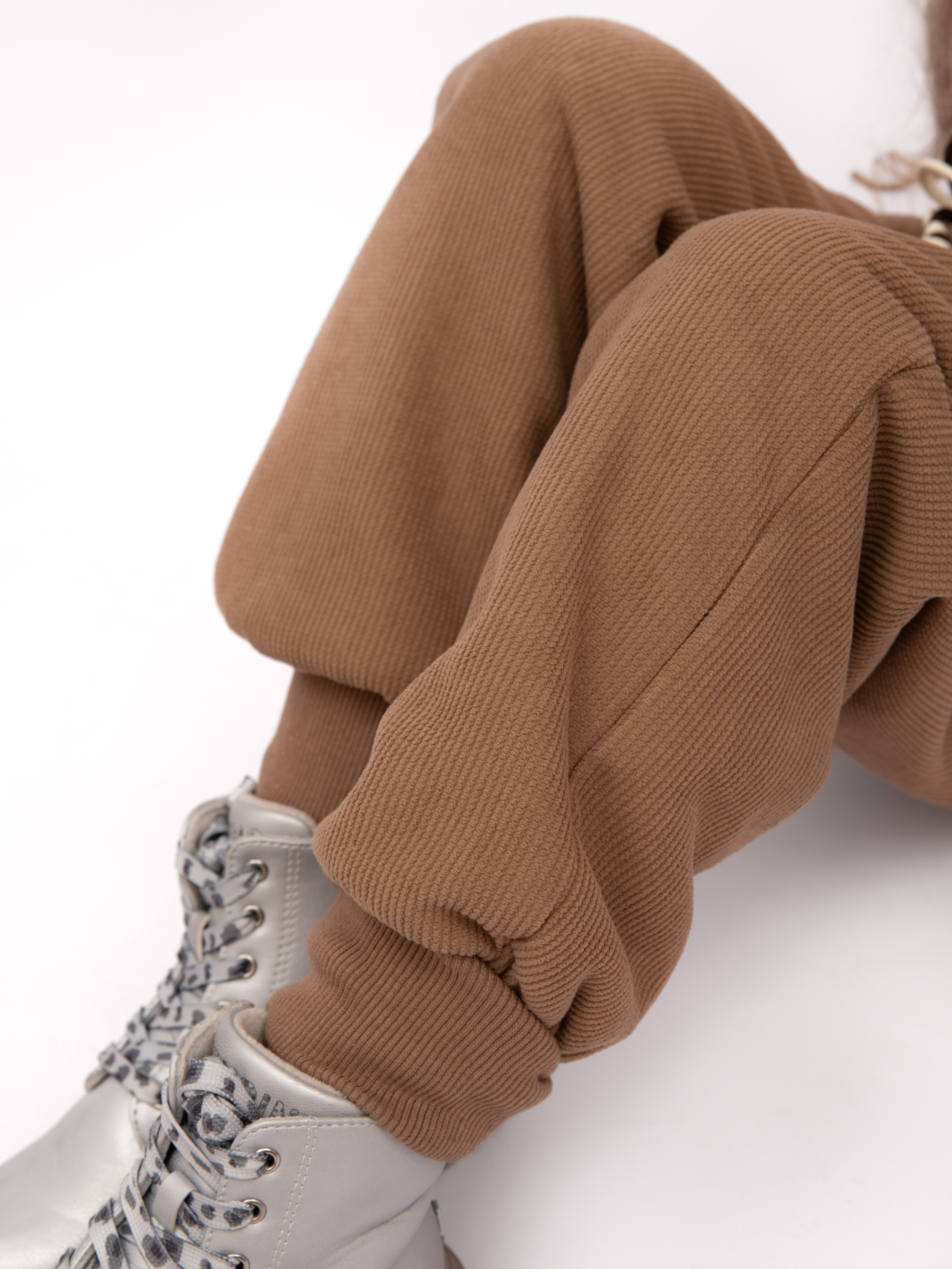 Детские брюки. Фотостудия предметной и модельной съёмки для маркетплейсов